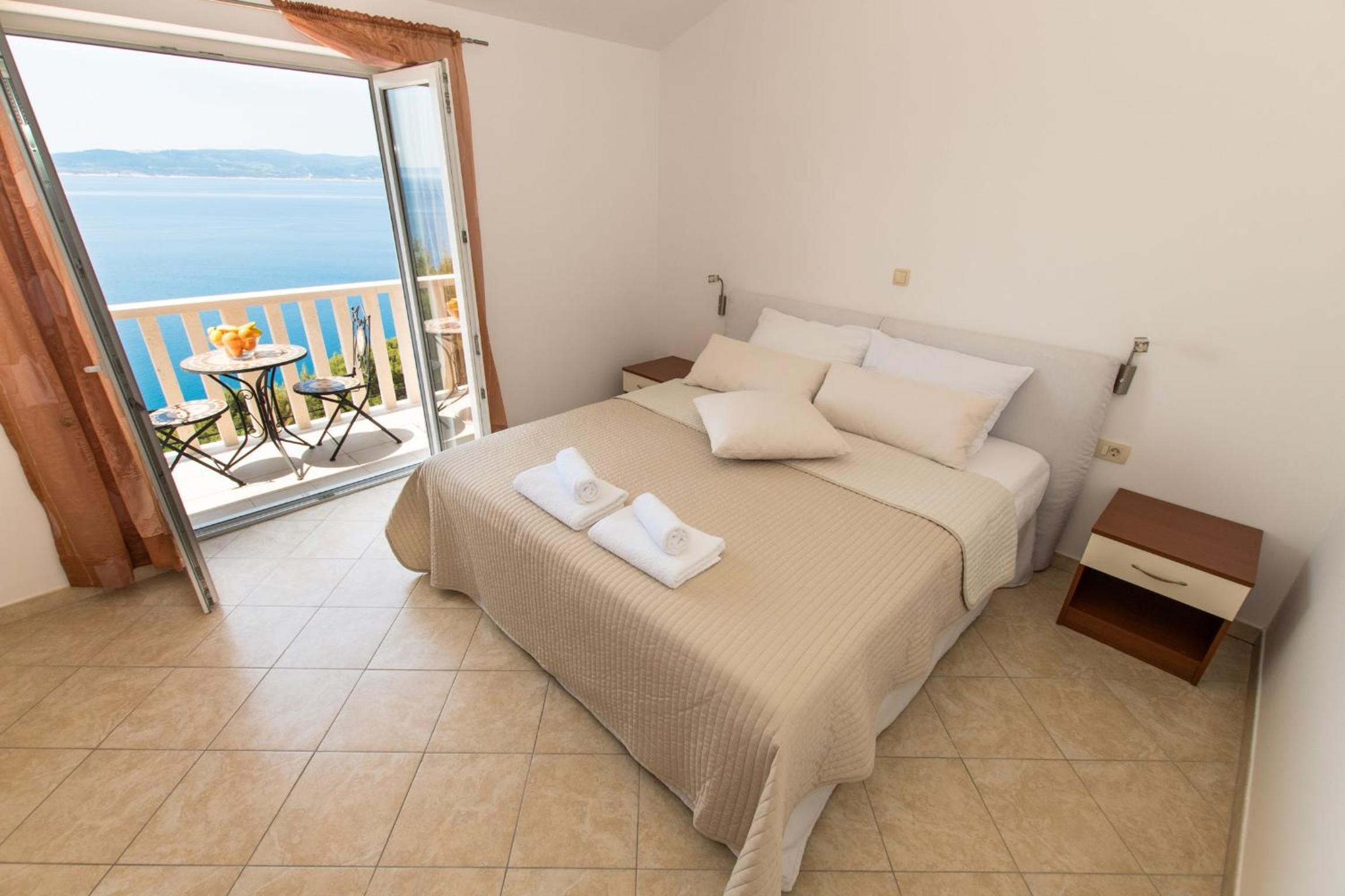 Comfort One-Bedroom Apartment with Balcony and Sea View