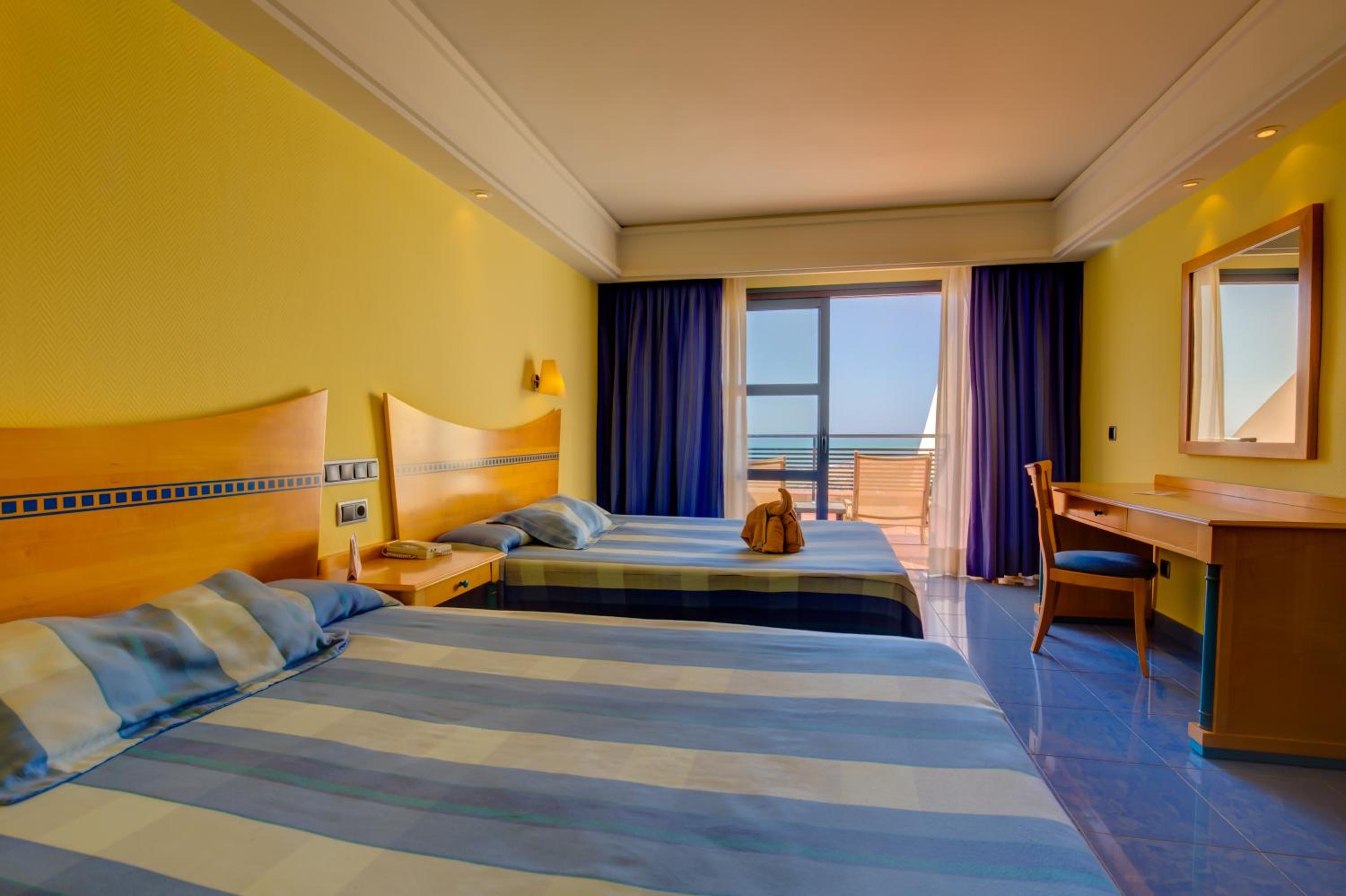 Habitación Doble con Vista al Mar (1 Adulto)
