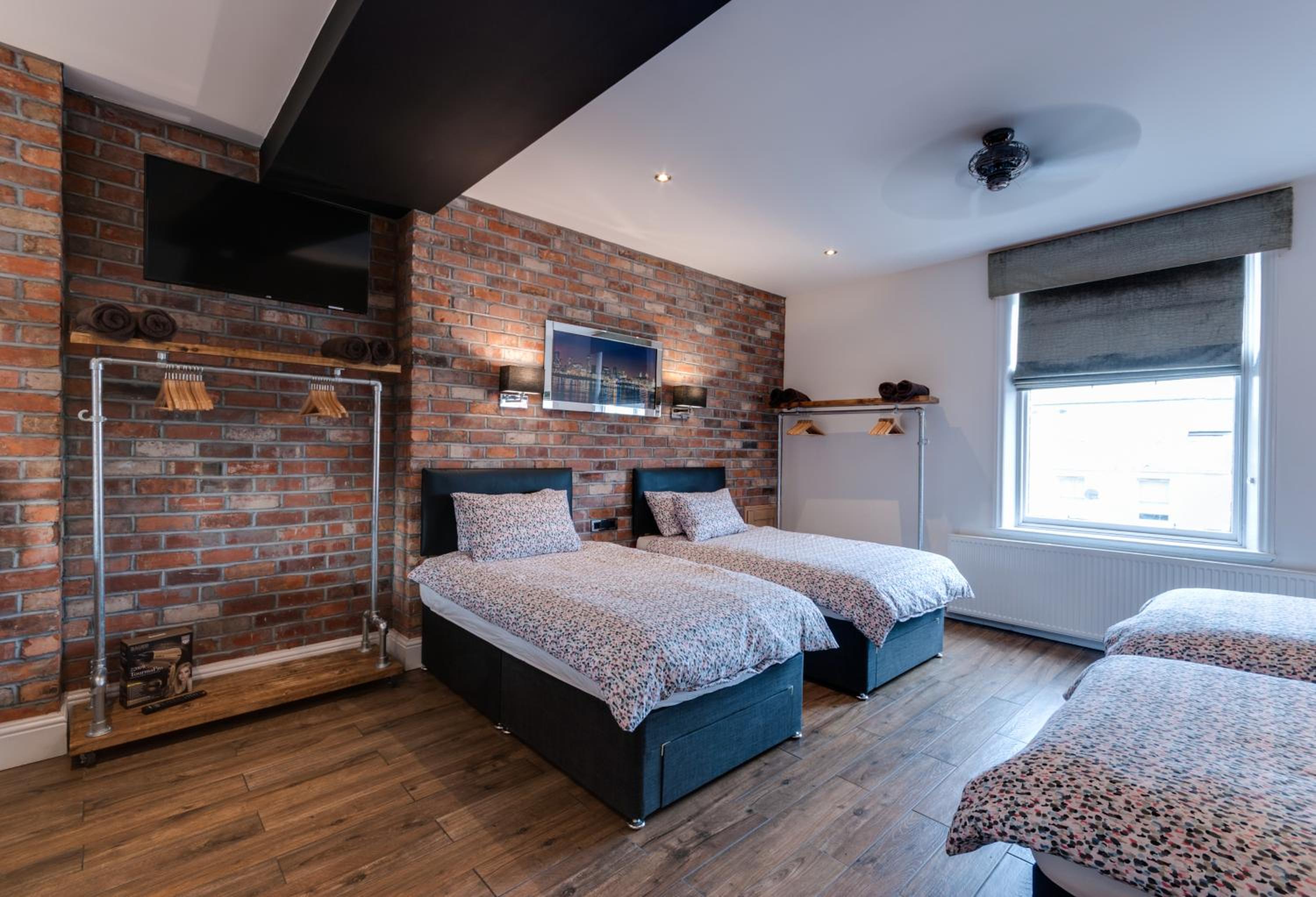 8-Person Apartment - Photo 10
