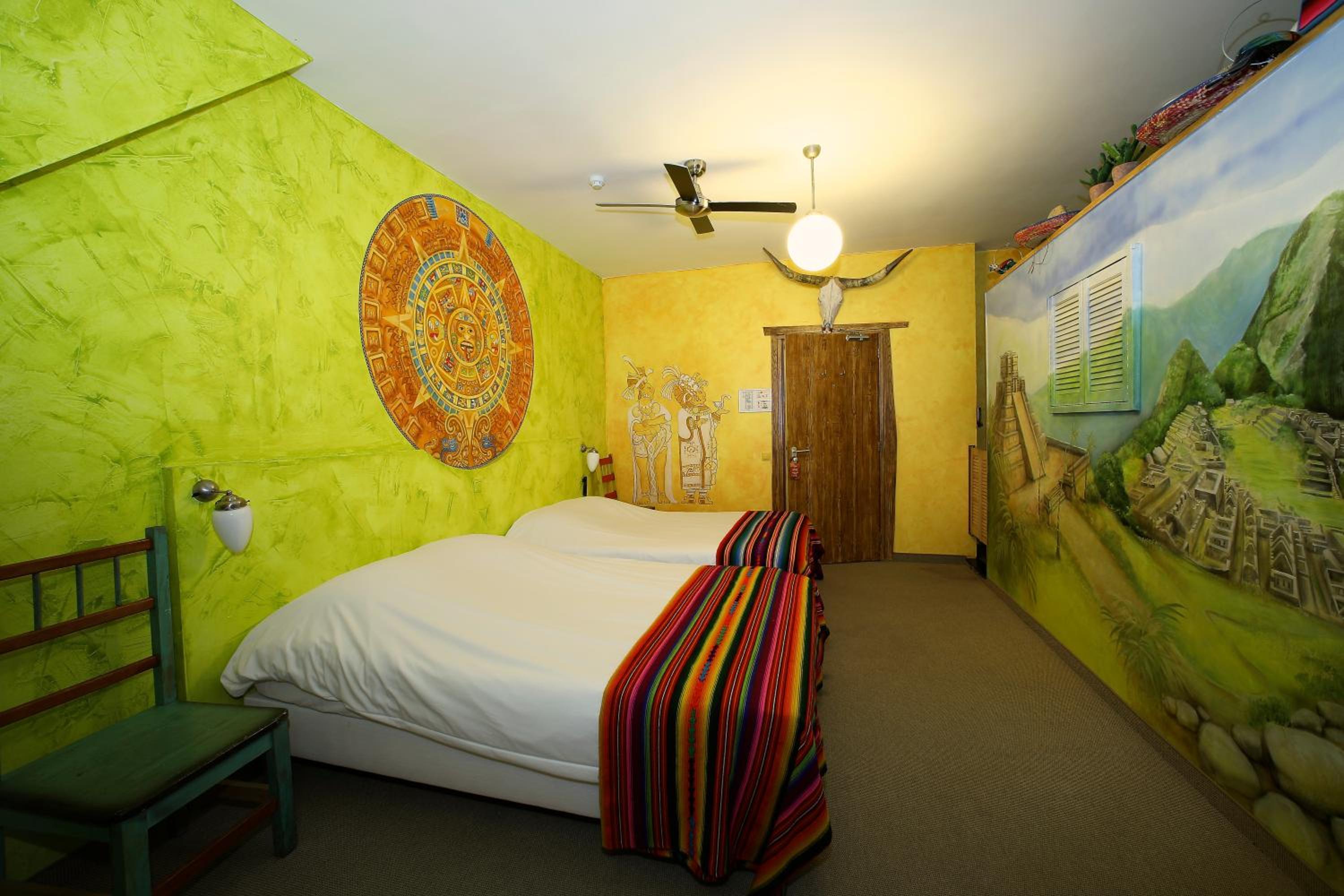 Family Room - Photo 10