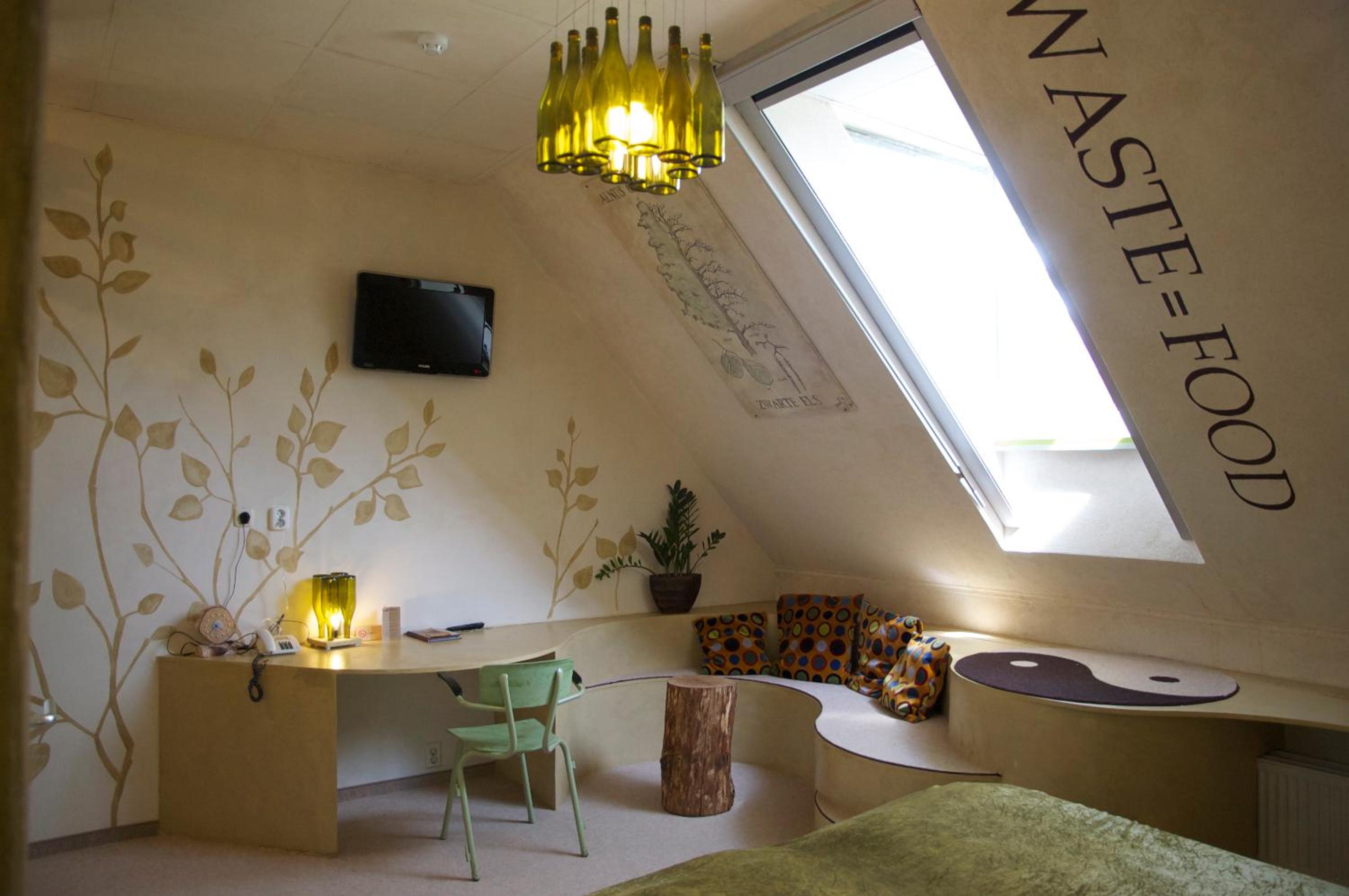 Family Room - Photo 11