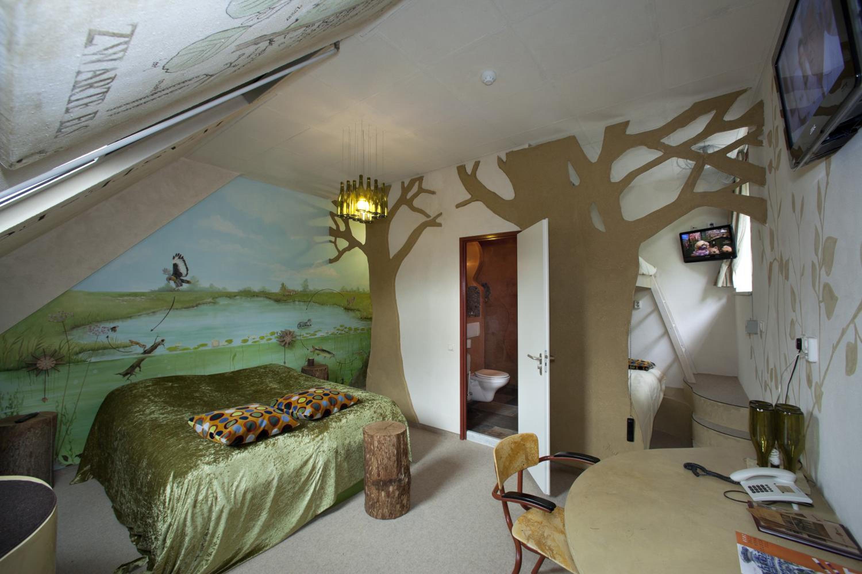 Family Room - Photo 5