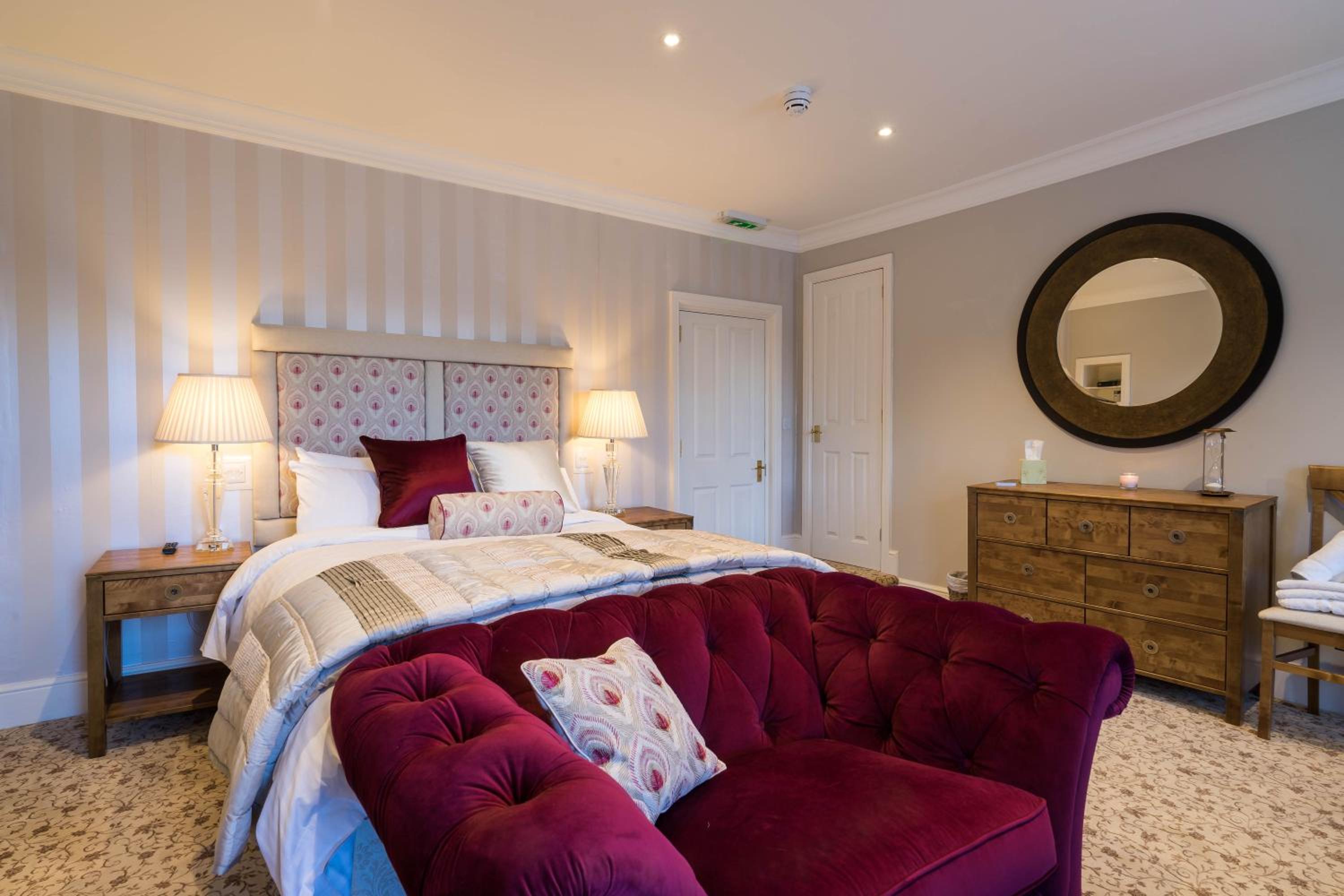 Deluxe King Room - Photo 2