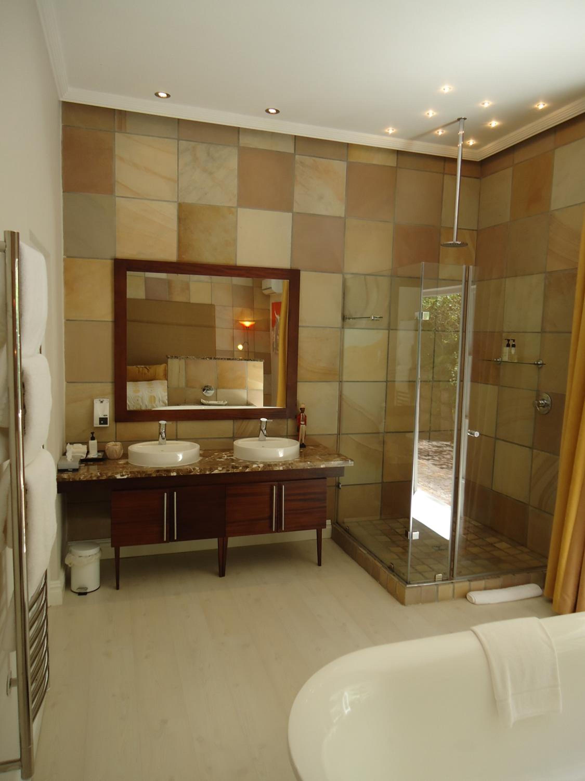 Suite - Photo 9