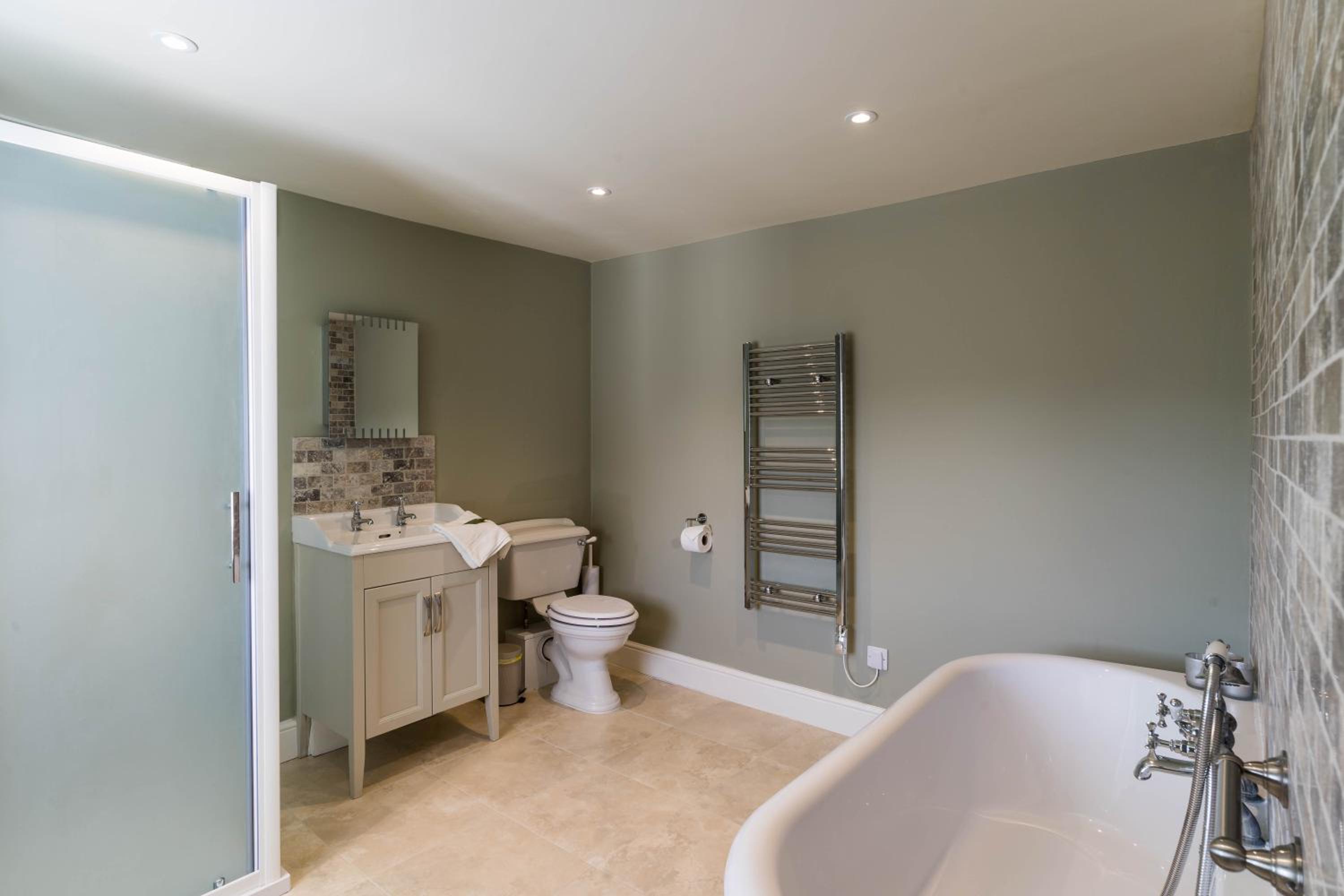 Deluxe Double Room with Bath - Photo 6