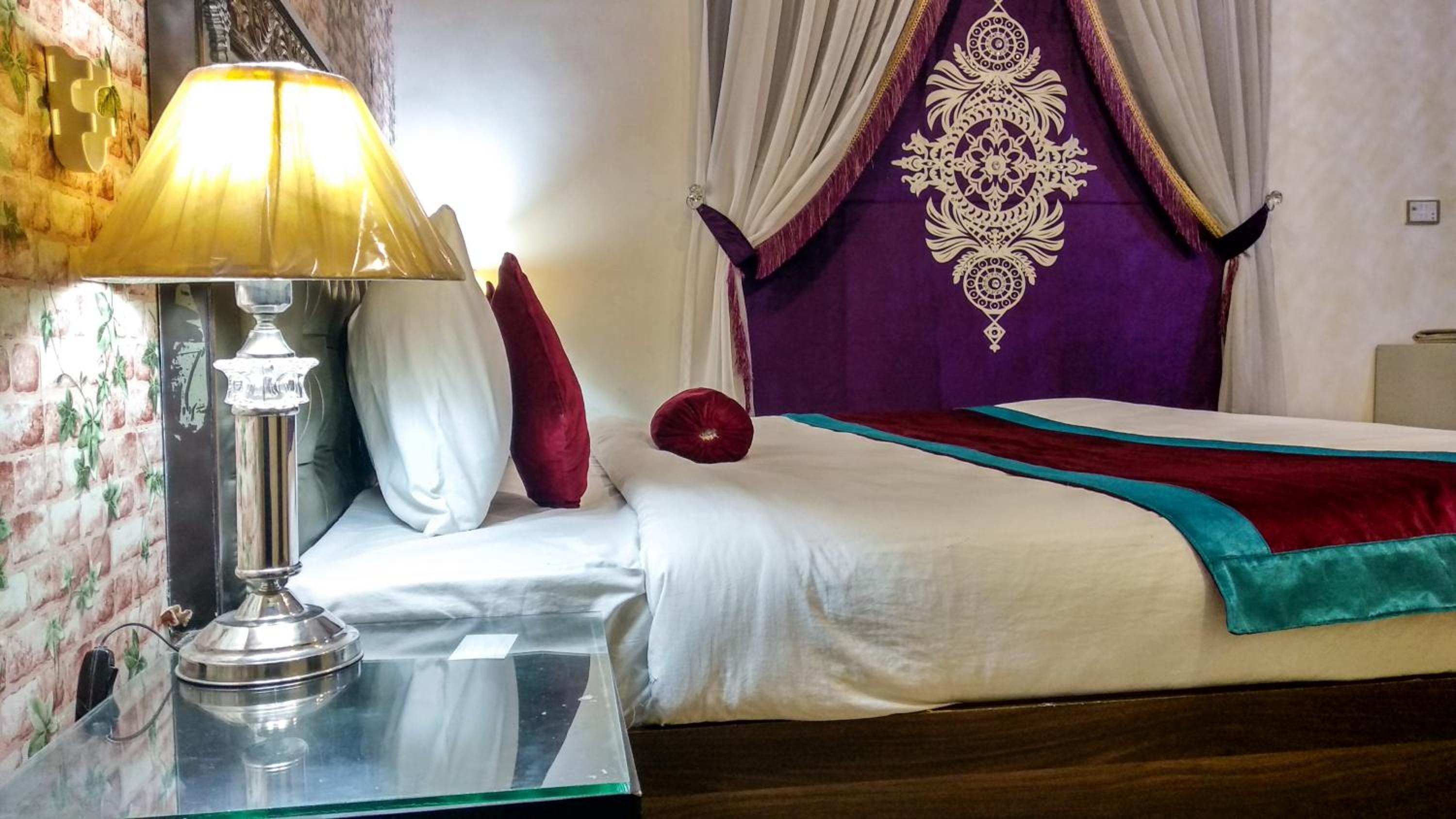 Deluxe Room - Photo 15