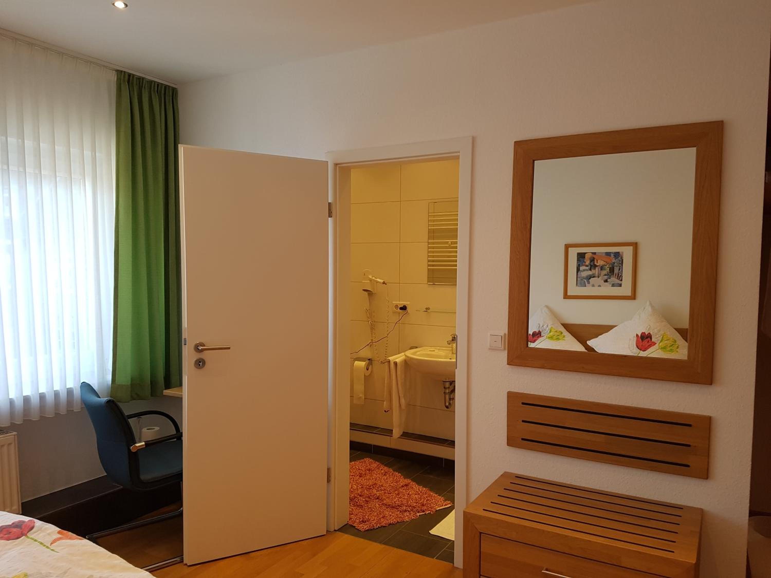 Double Room - Photo 8