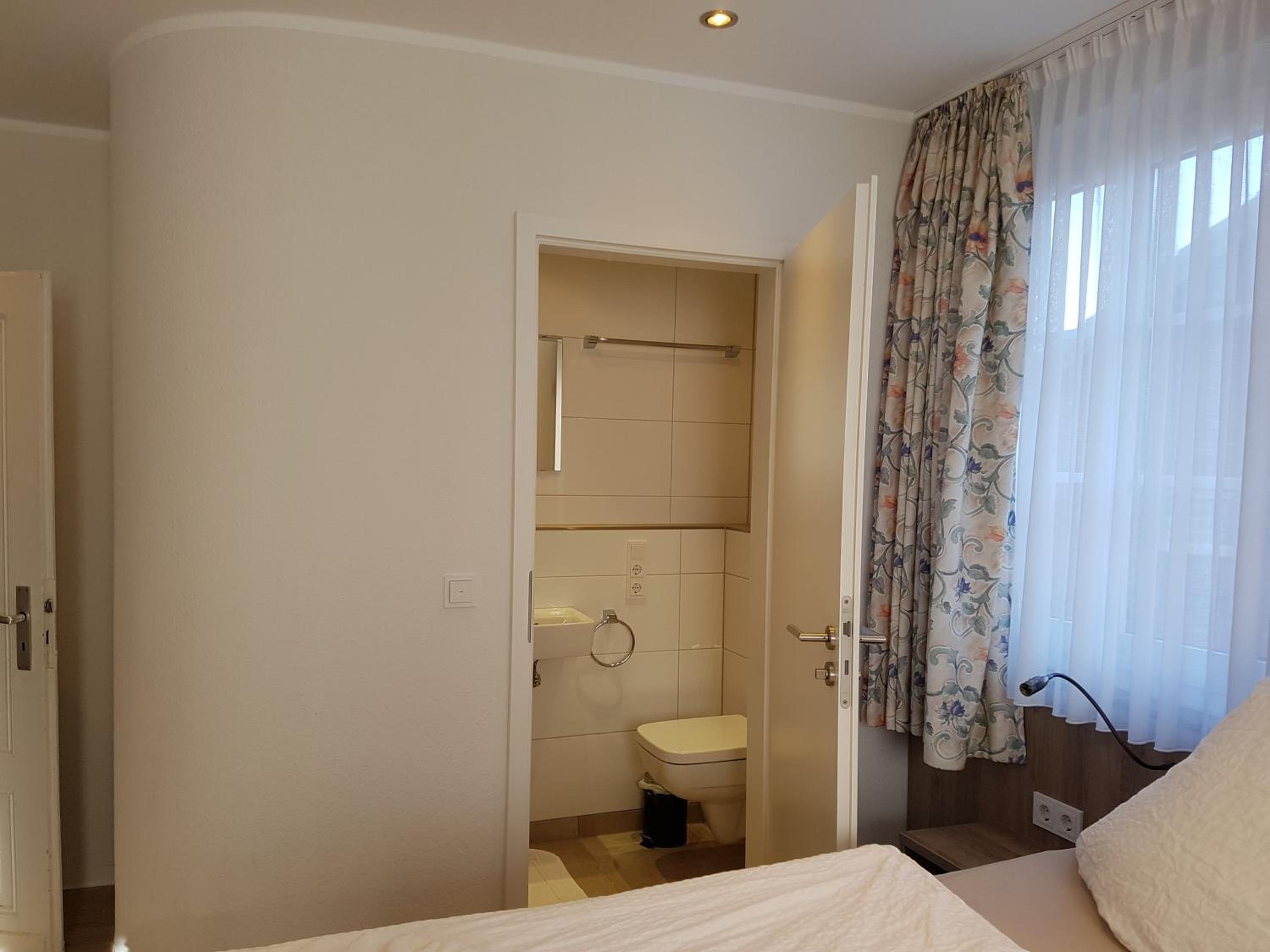 Double Room - Photo 6