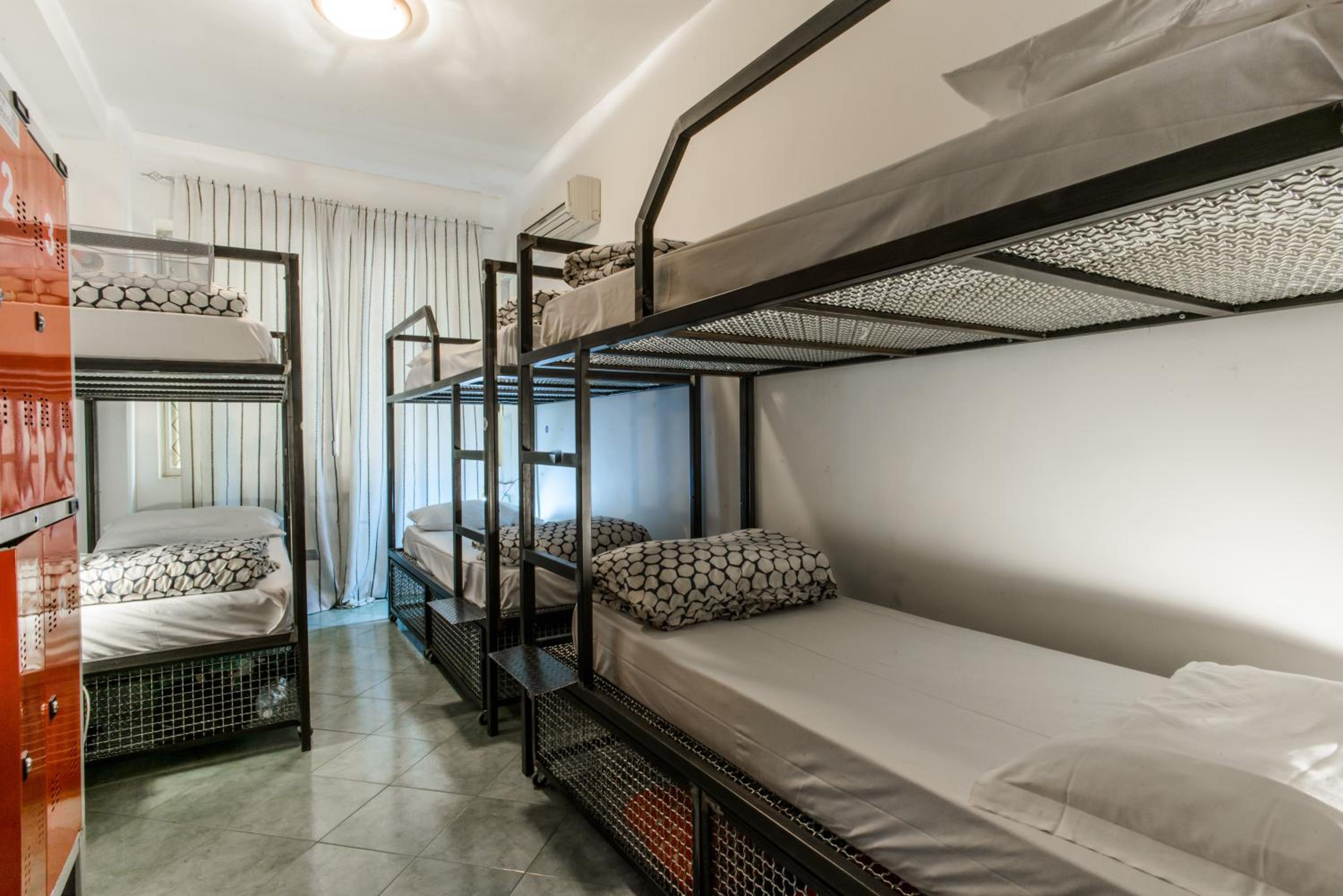 Bed in 6-Bed Dormitory Room photo 1