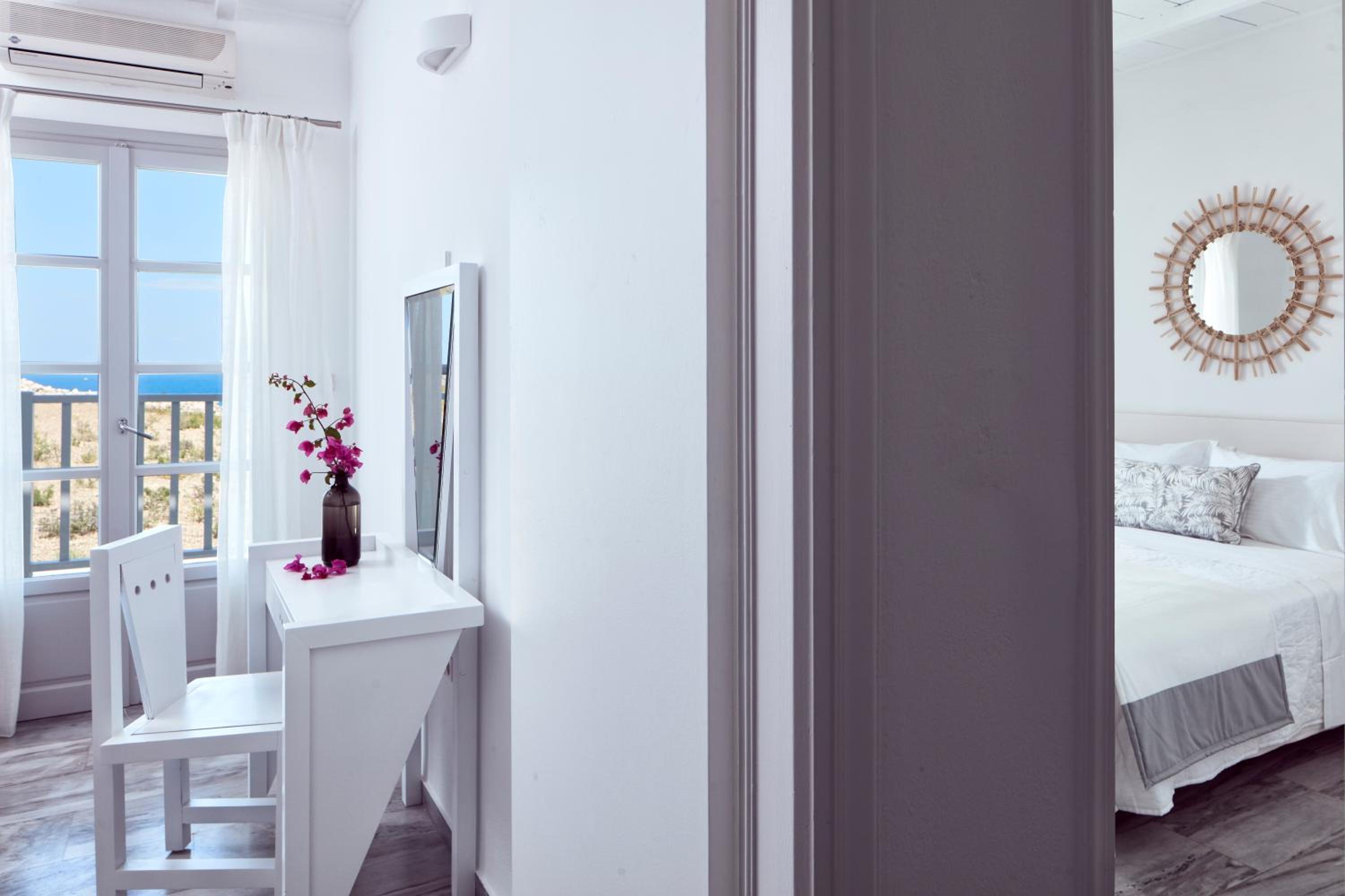 Family Suite with Jetted Tub and Sea View photo 3