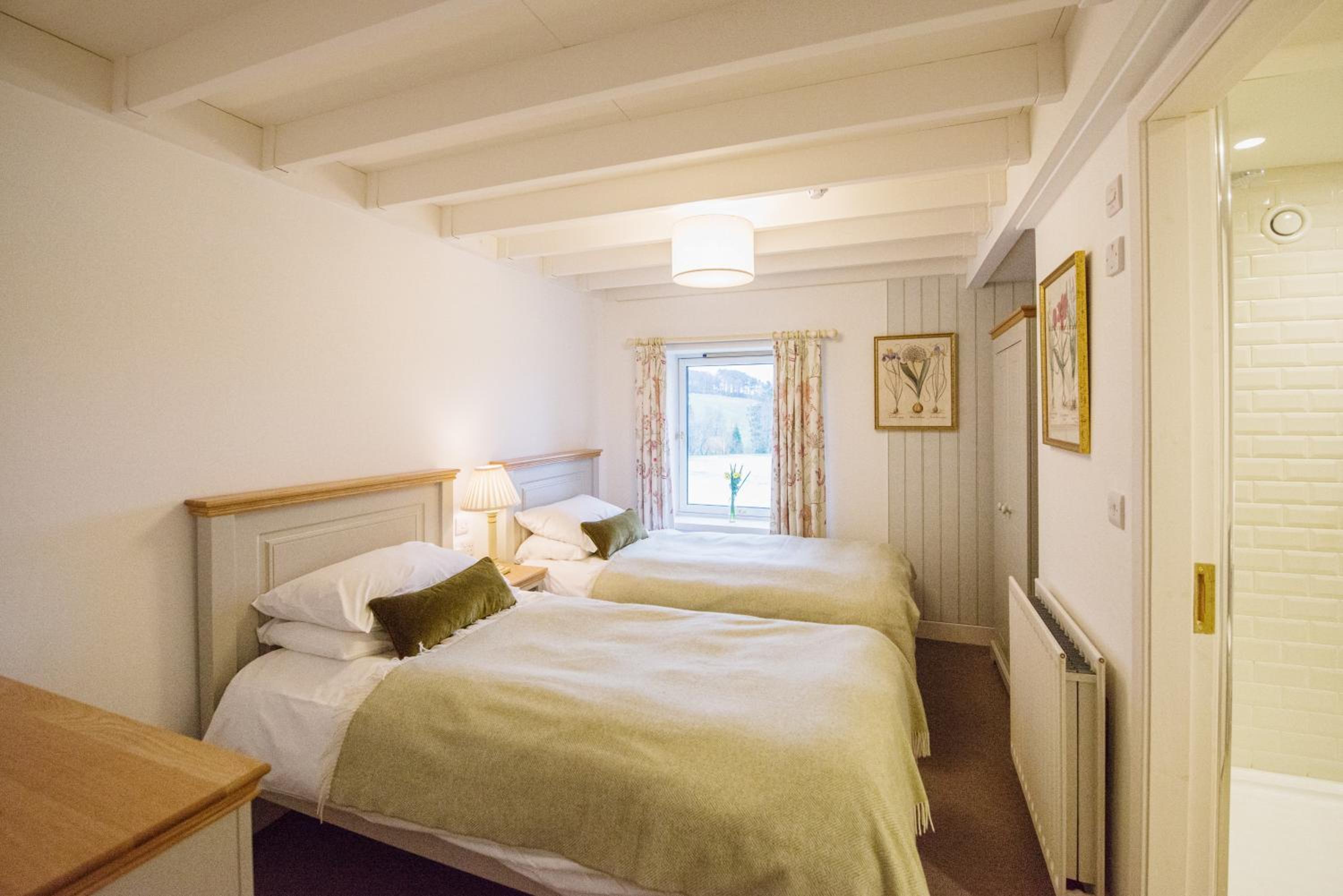 Two-Bedroom Apartment - Split Level photo 2