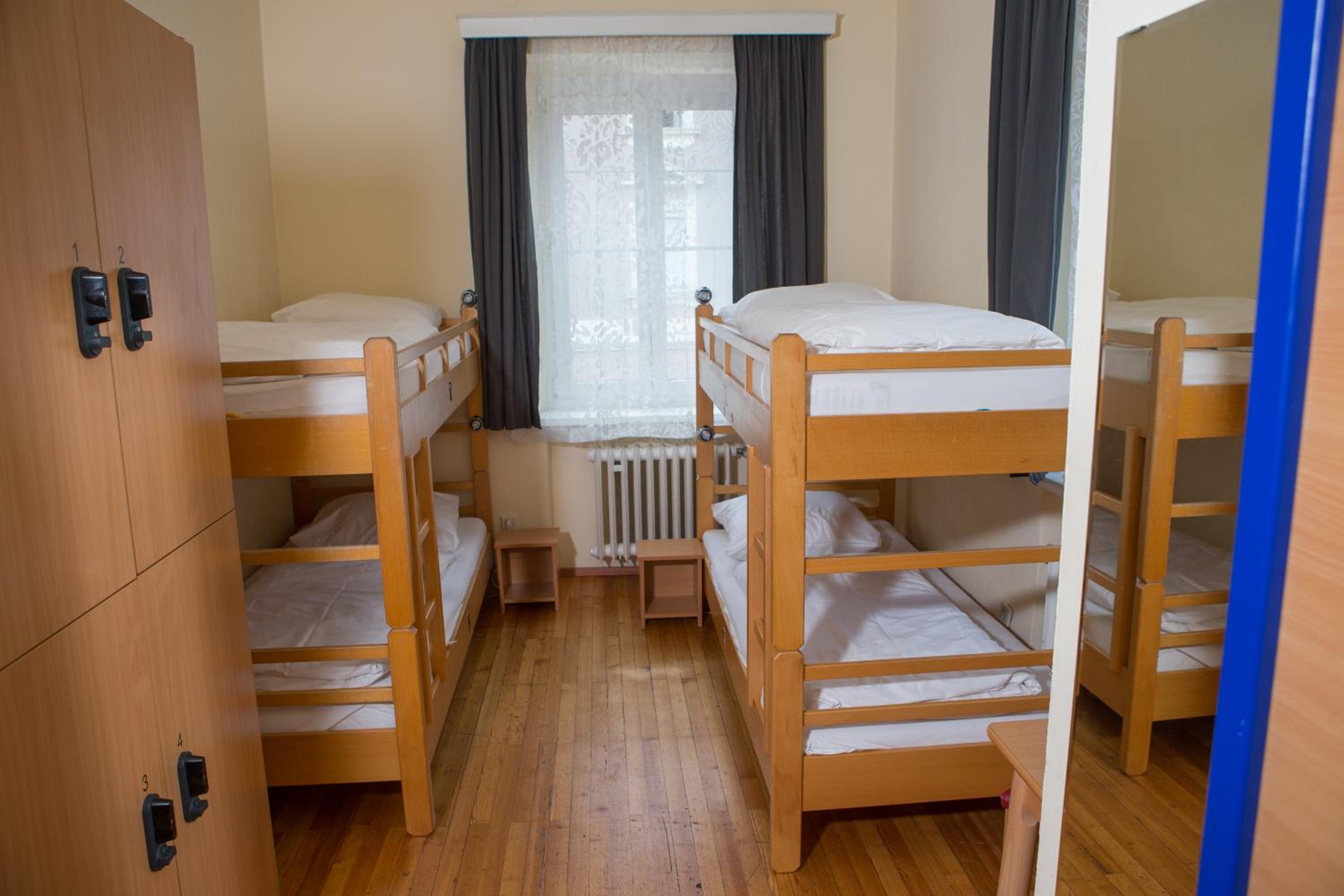 Bed in 4-Bed Mixed Dormitory Room photo 2