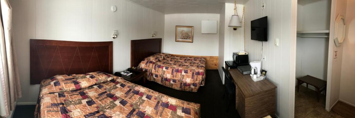 Queen Room with Two Queen Beds - Photo 1