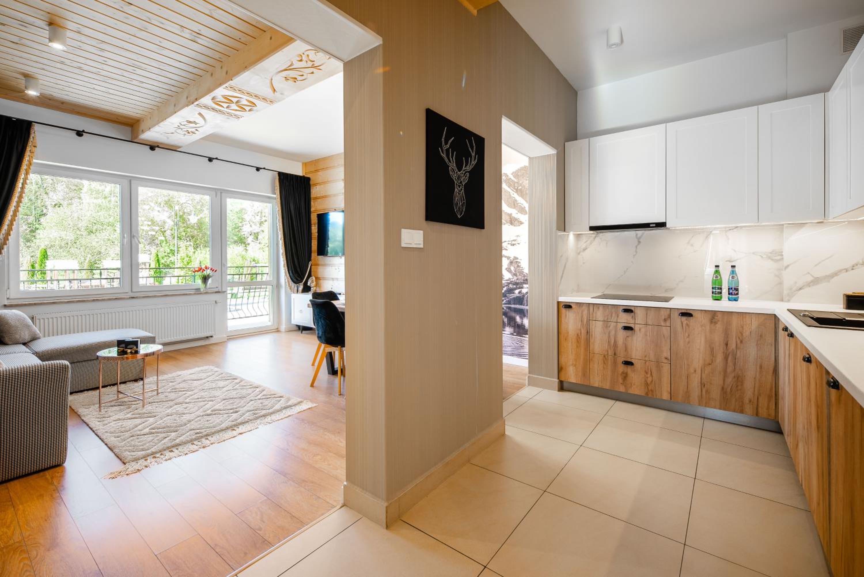 Two-Bedroom Apartment with Pool View photo 3