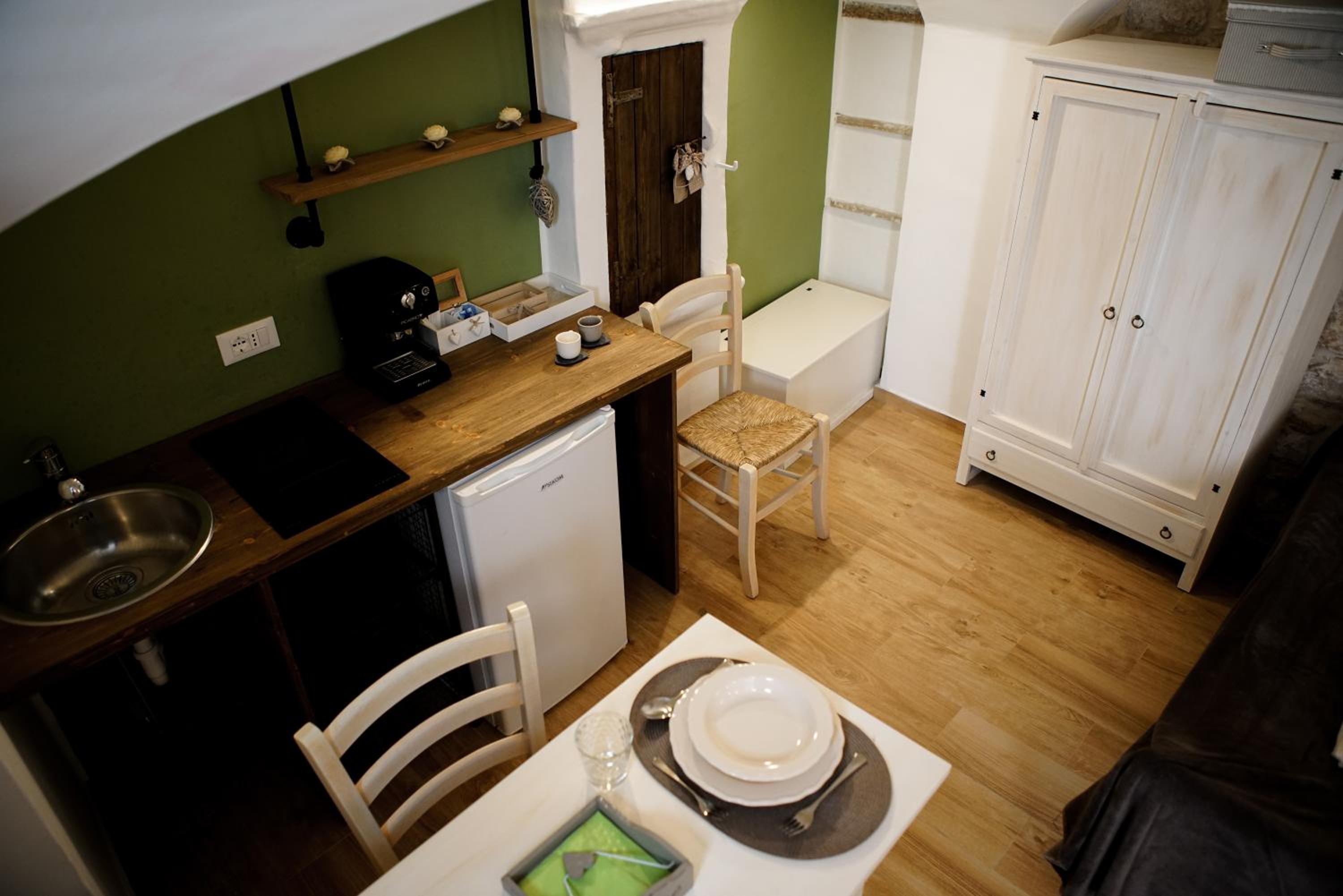 One-Bedroom House - Photo 25