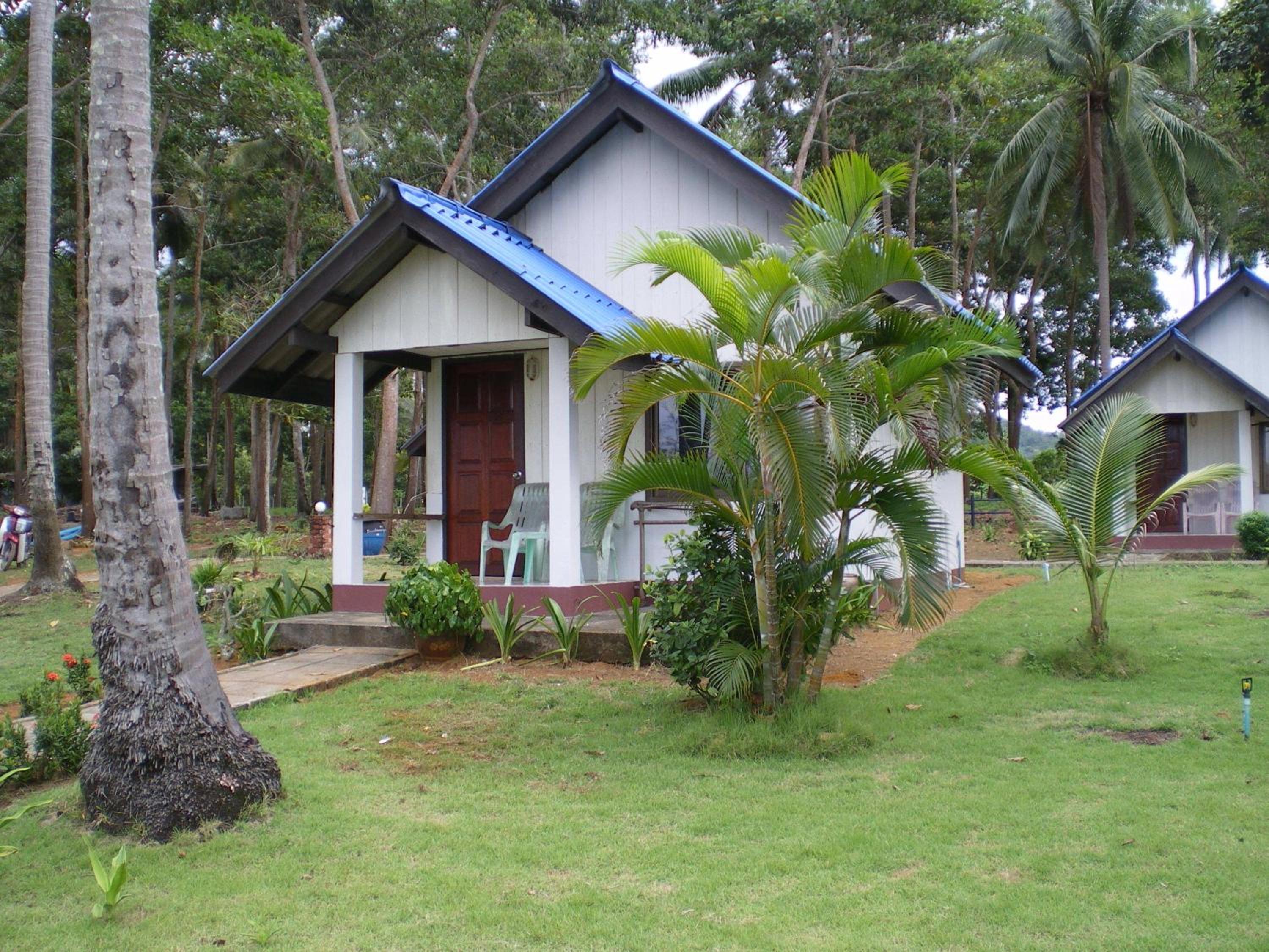 Deluxe Bungalow with Fan photo 3