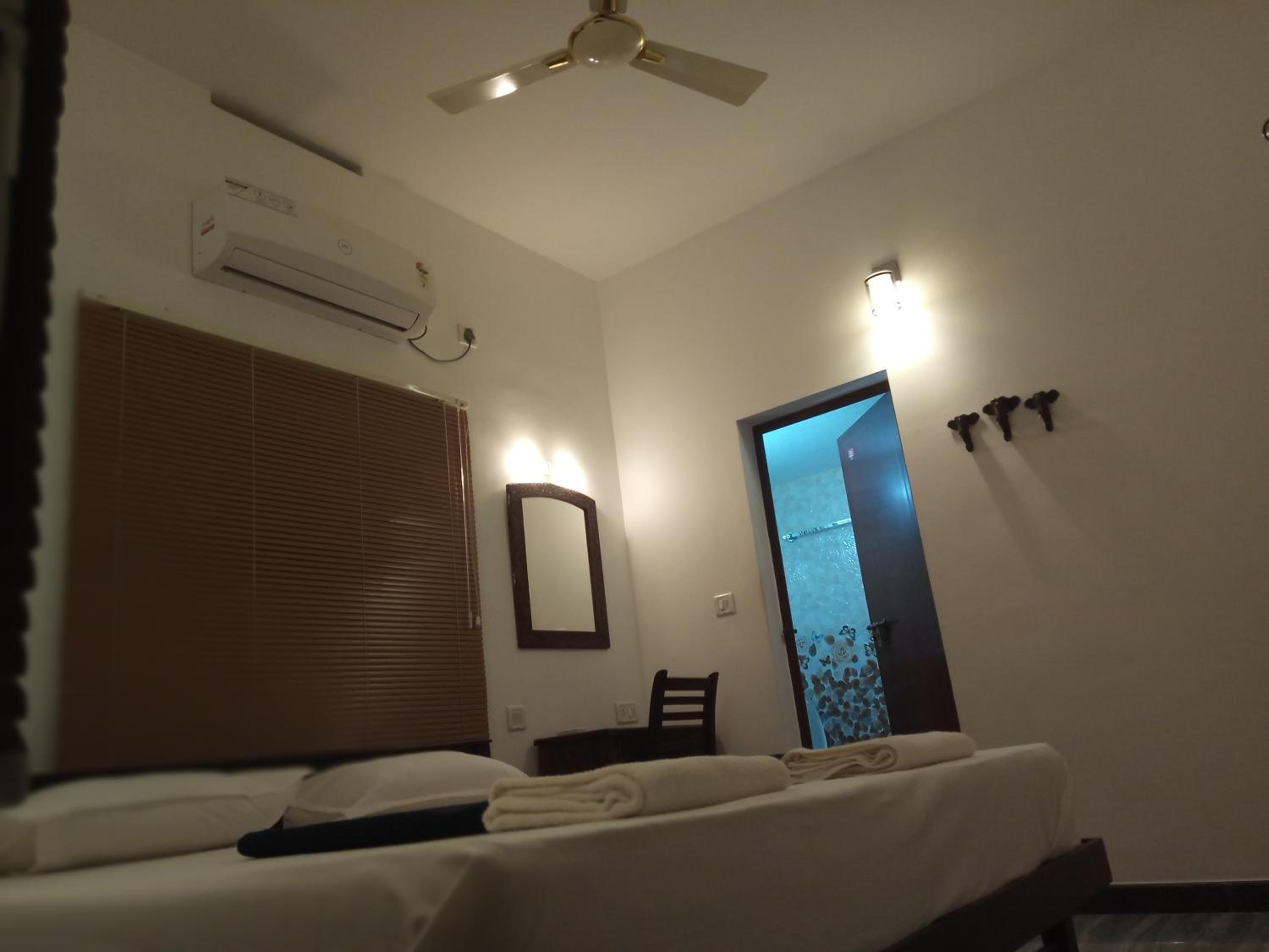 Economy Double or Twin Room - Photo 8