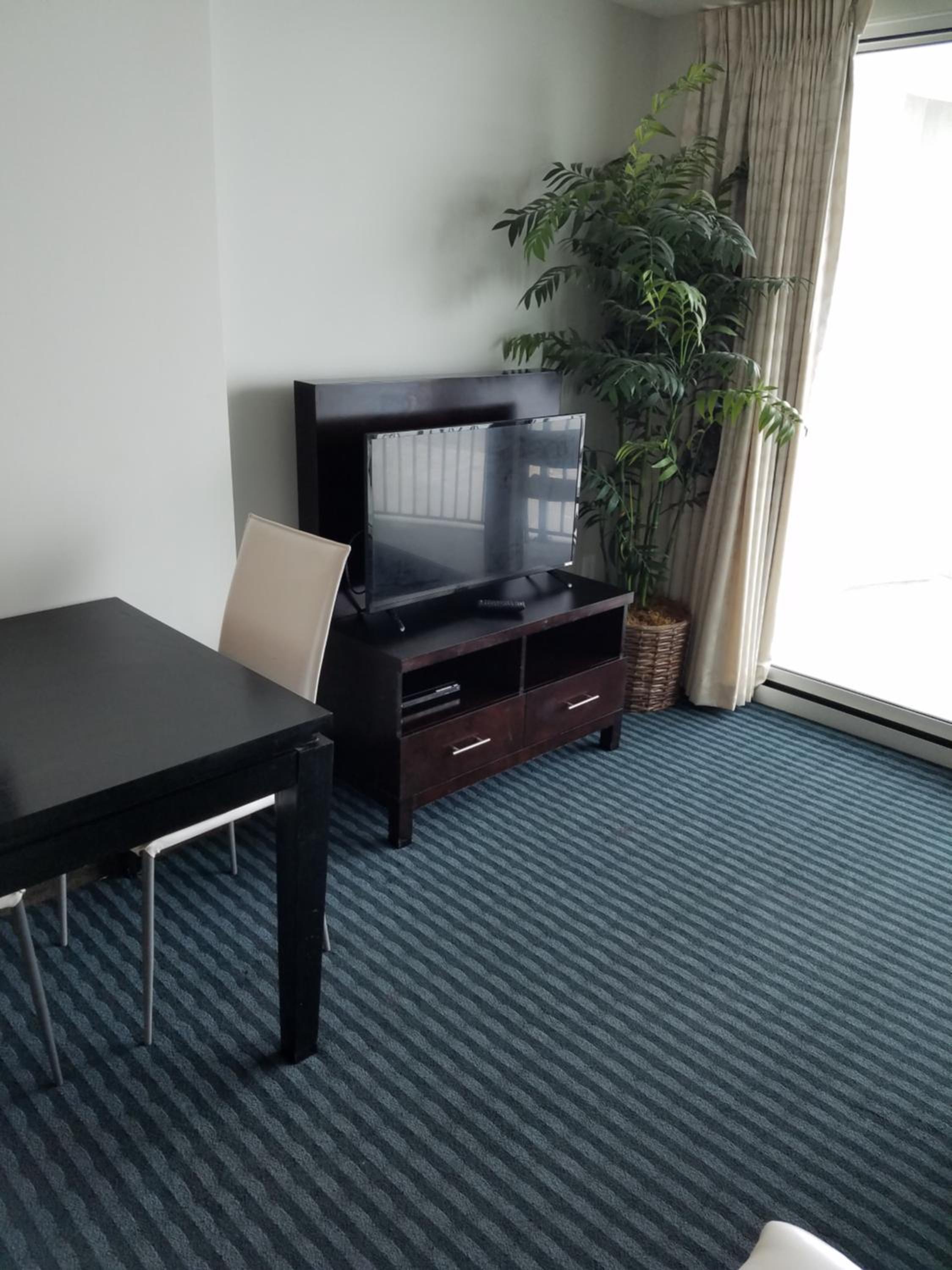 One-Bedroom Suite with King Bed-Ocean Front photo 2