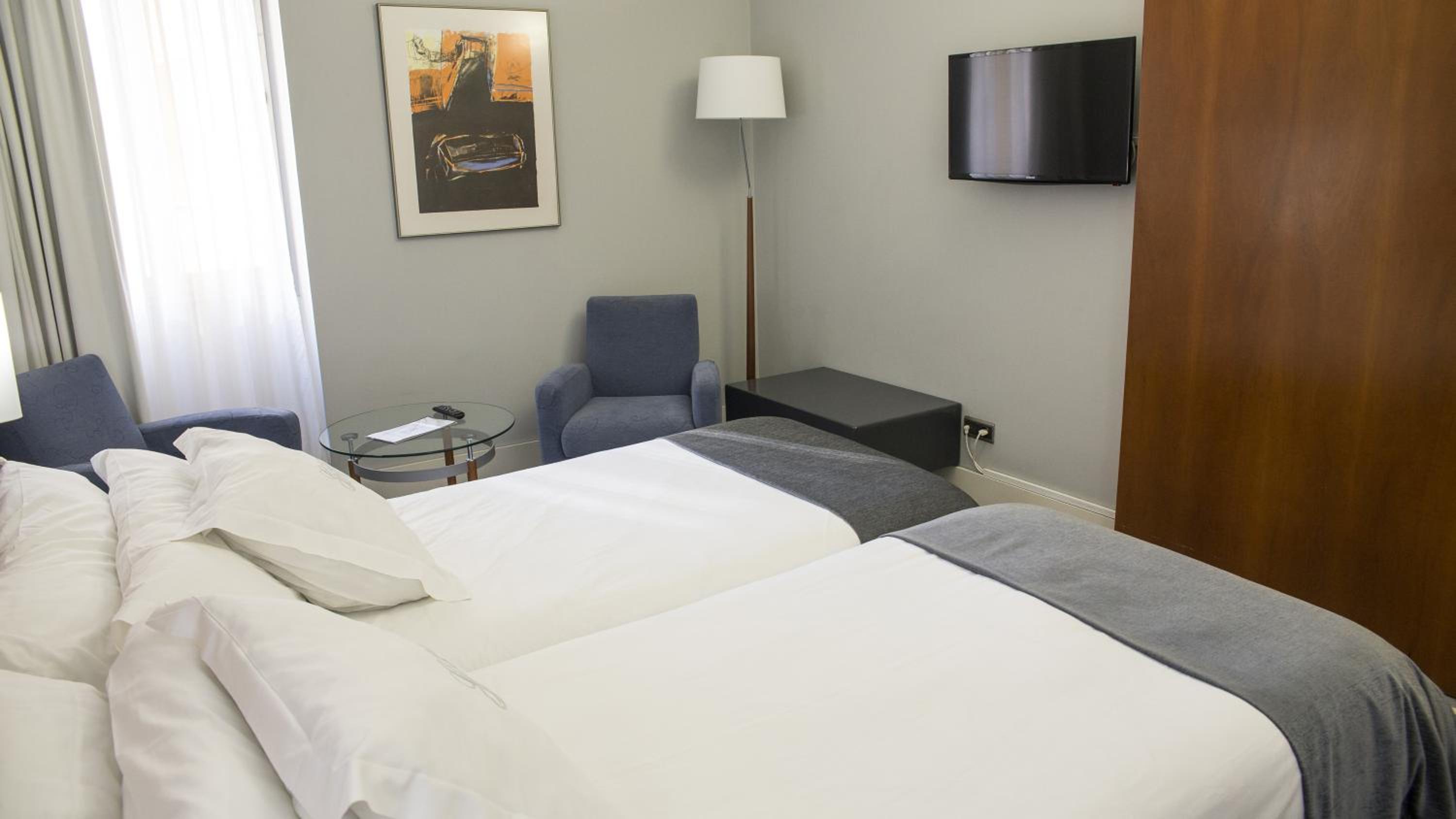 Double or Twin Room - Photo 2