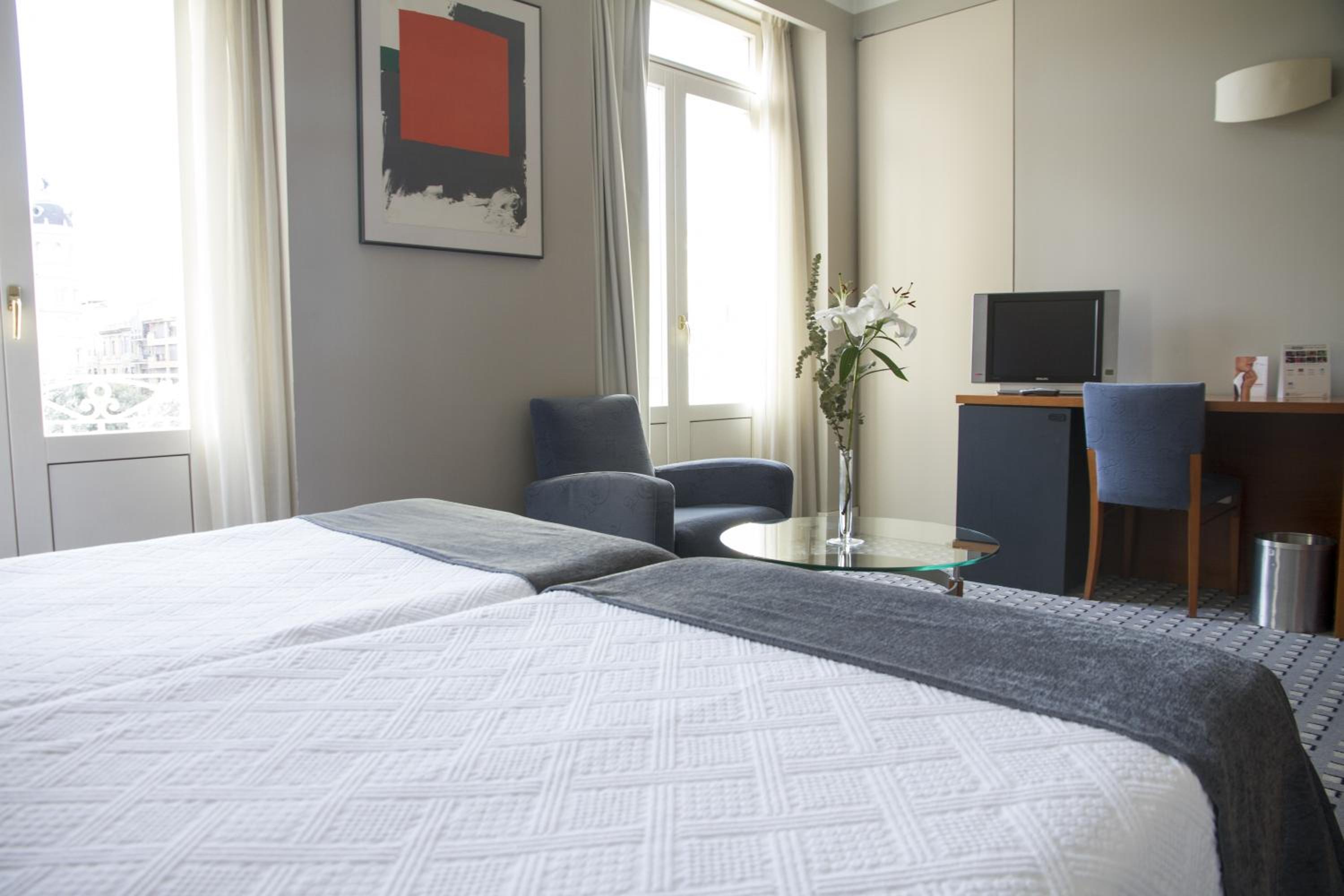 Double or Twin Room - Photo 8