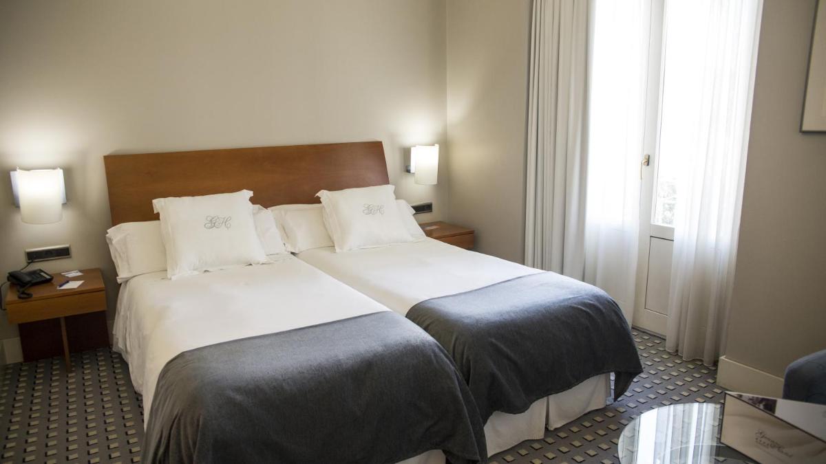 Double or Twin Room - Photo 6