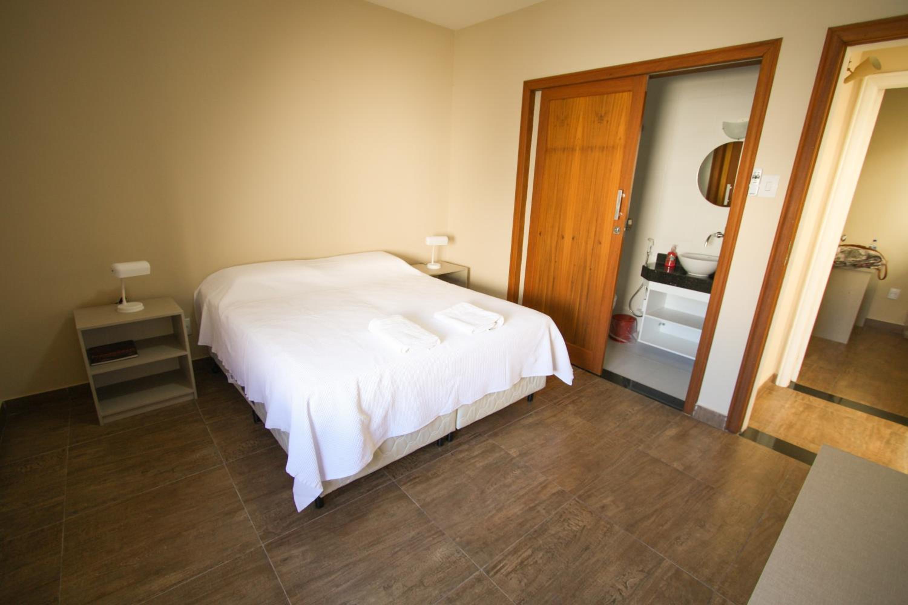 Deluxe Queen Suite