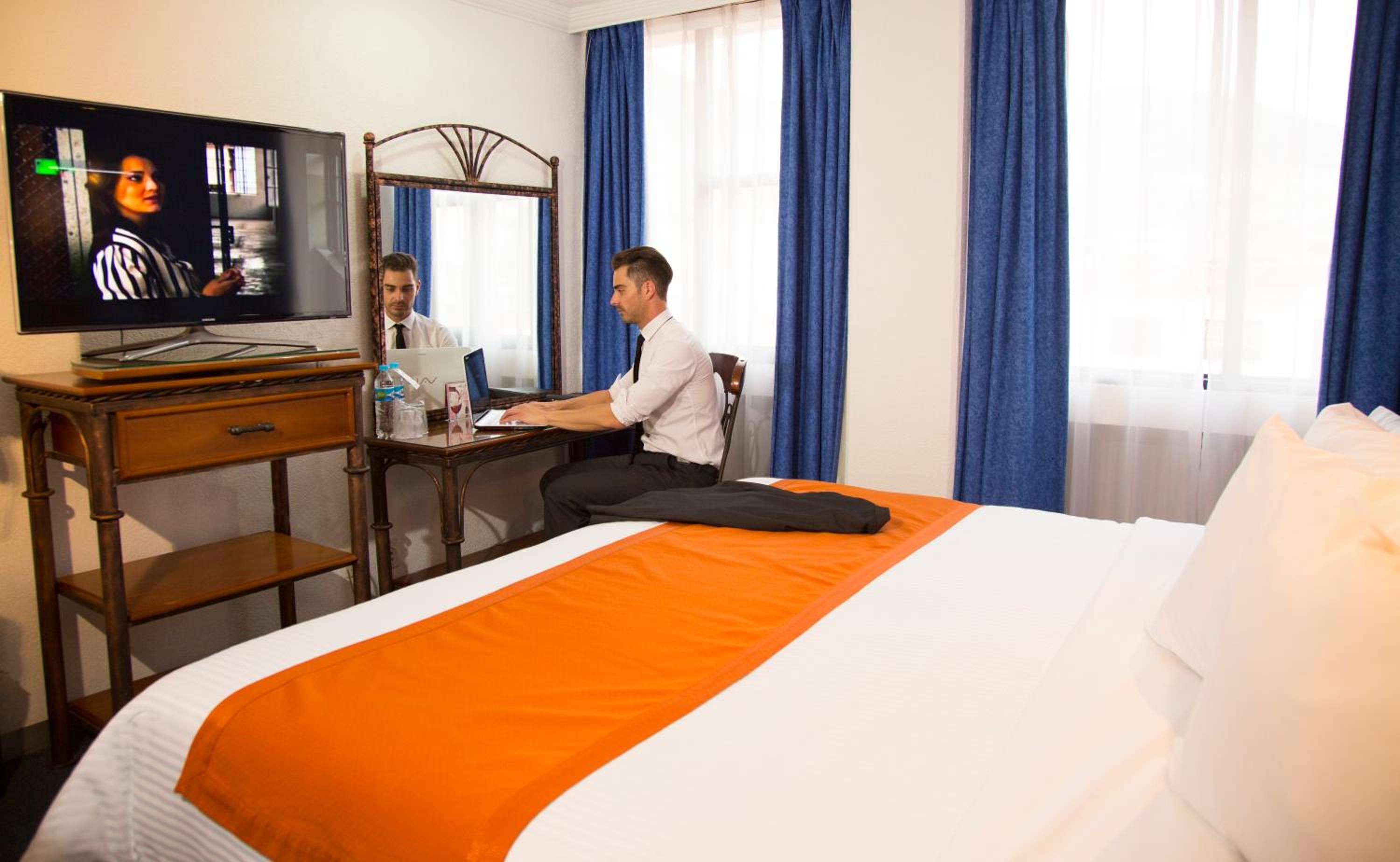 Double Room - Photo 5