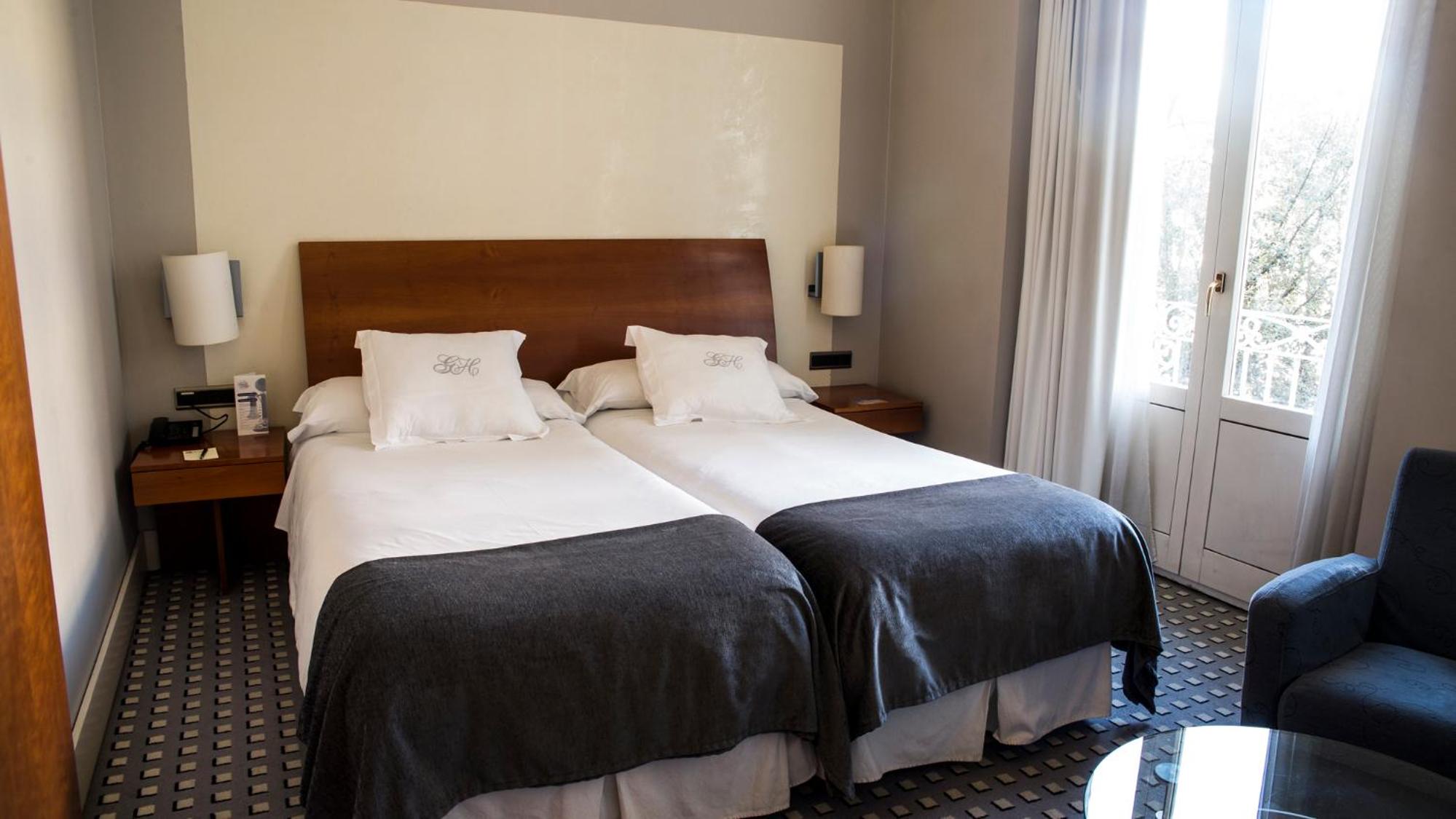 Double or Twin Room - Photo 5