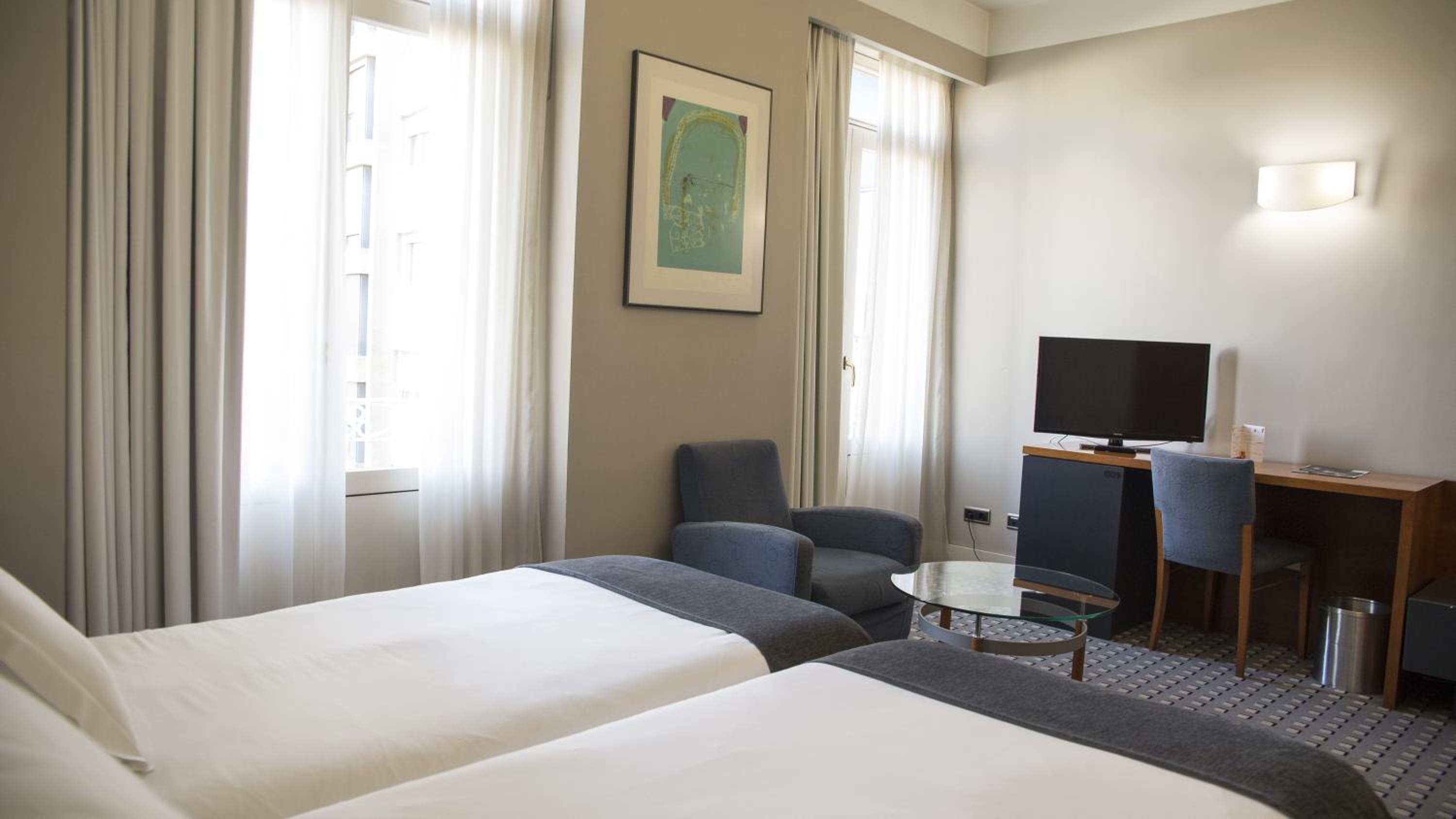 Double or Twin Room - Photo 7