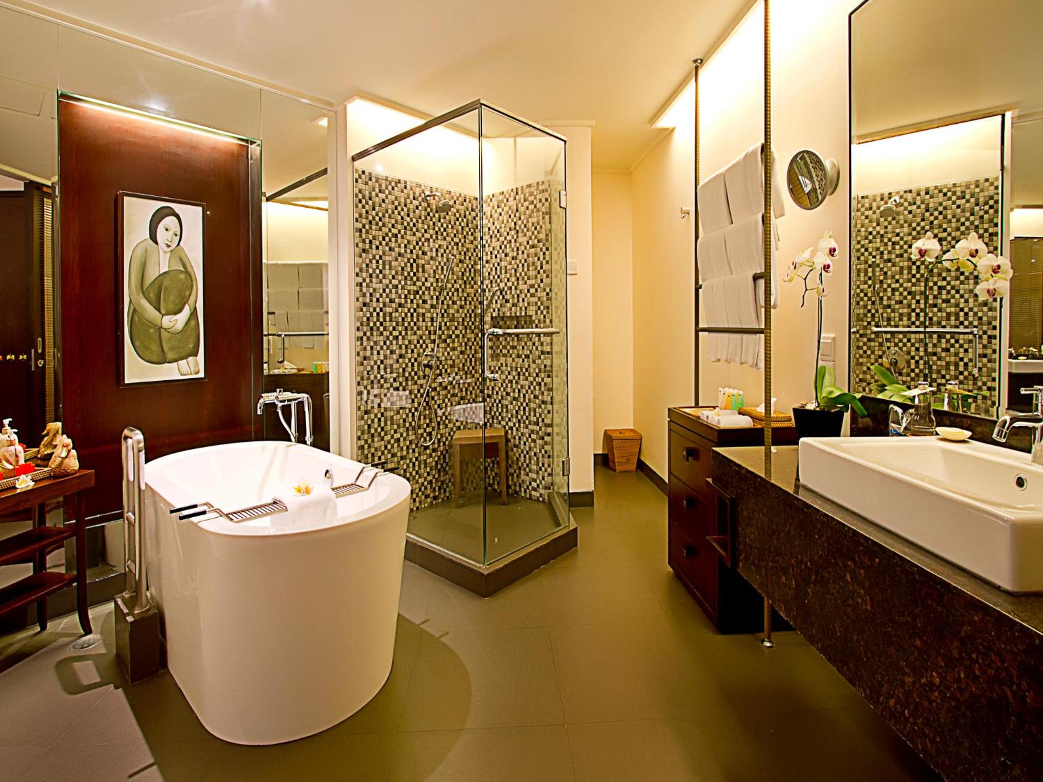Ocean View Suite - Photo 2
