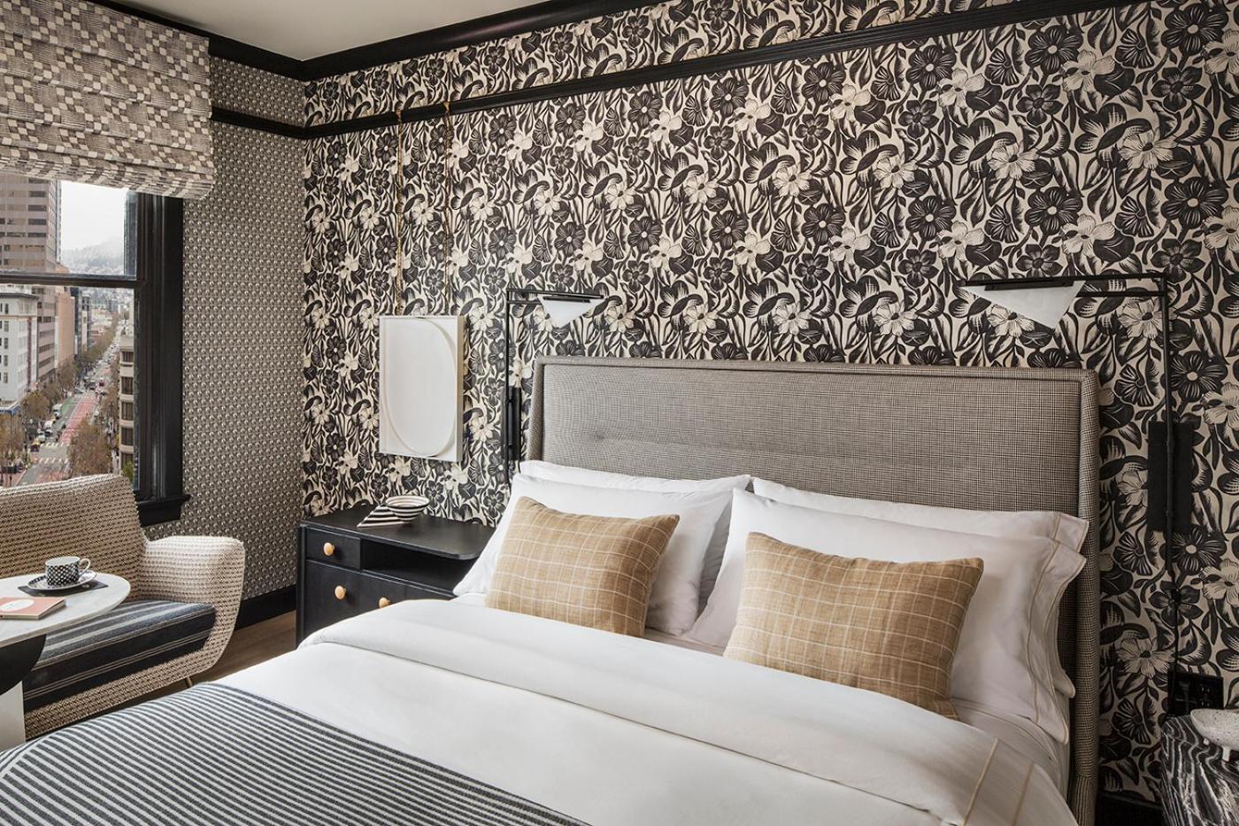 Premier Double Double, Guest room, City view - Photo 2