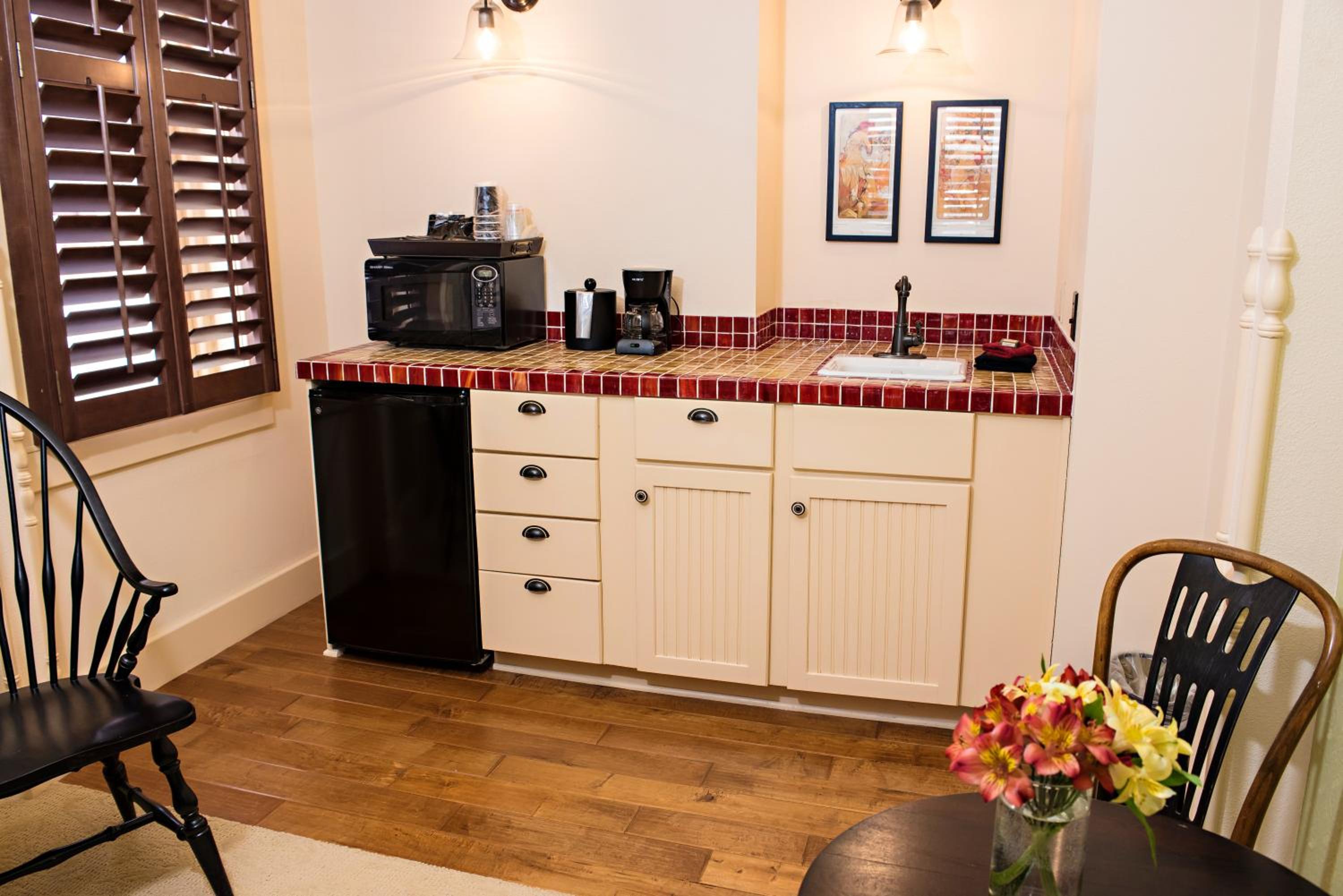 Queen Suite photo 2