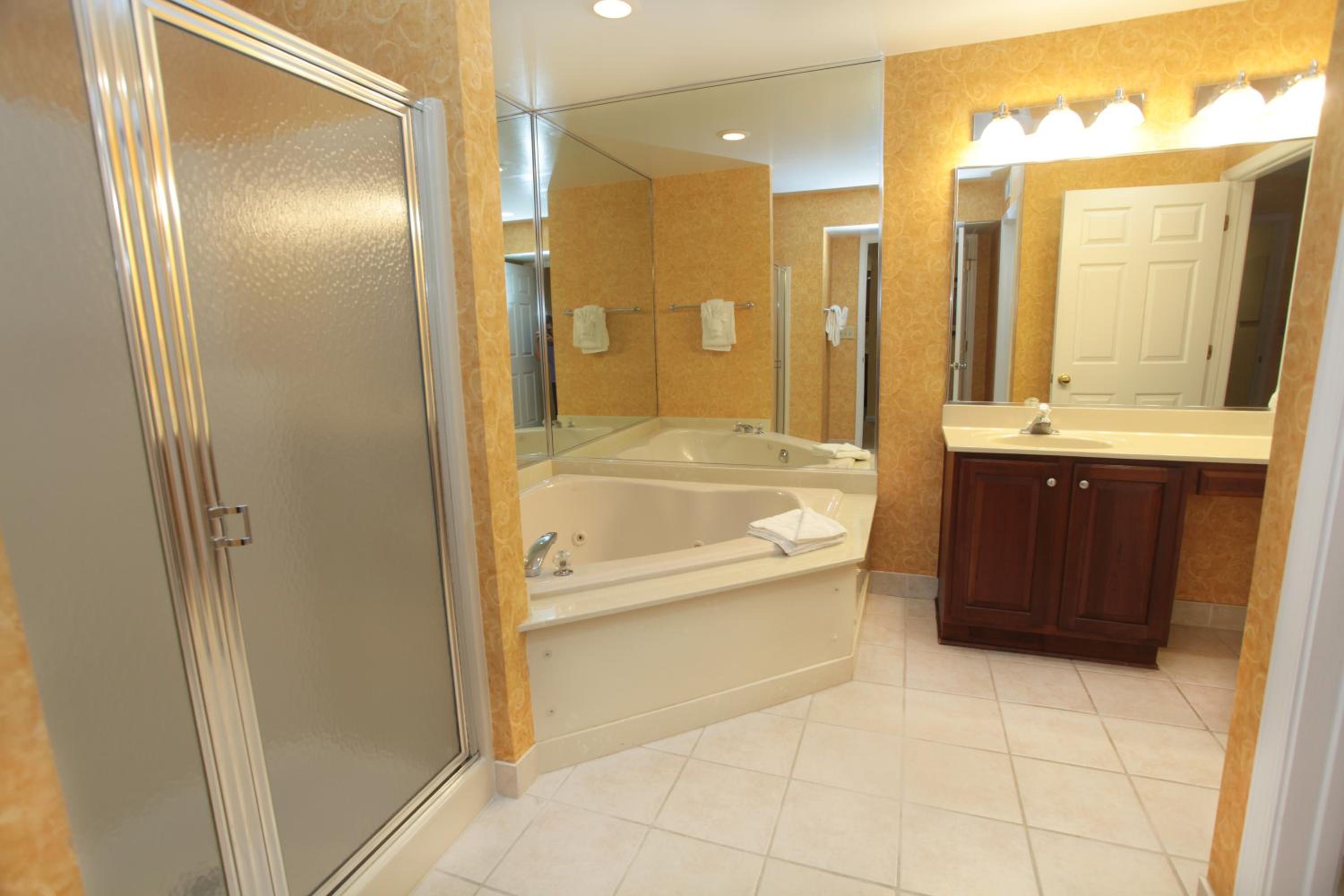 Superior Two-Bedroom Suite - Photo 3