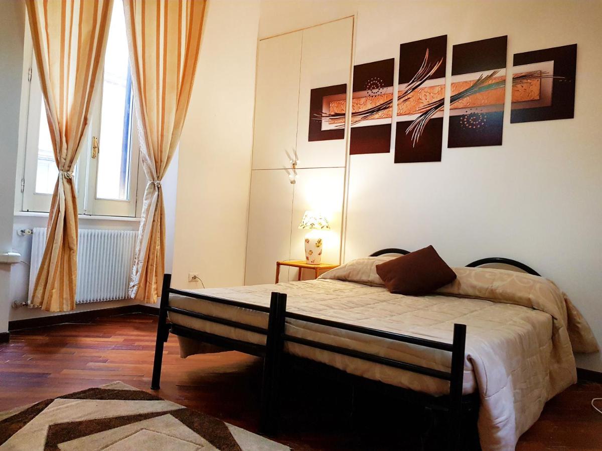 Basic Triple Room with Shared Bathroom