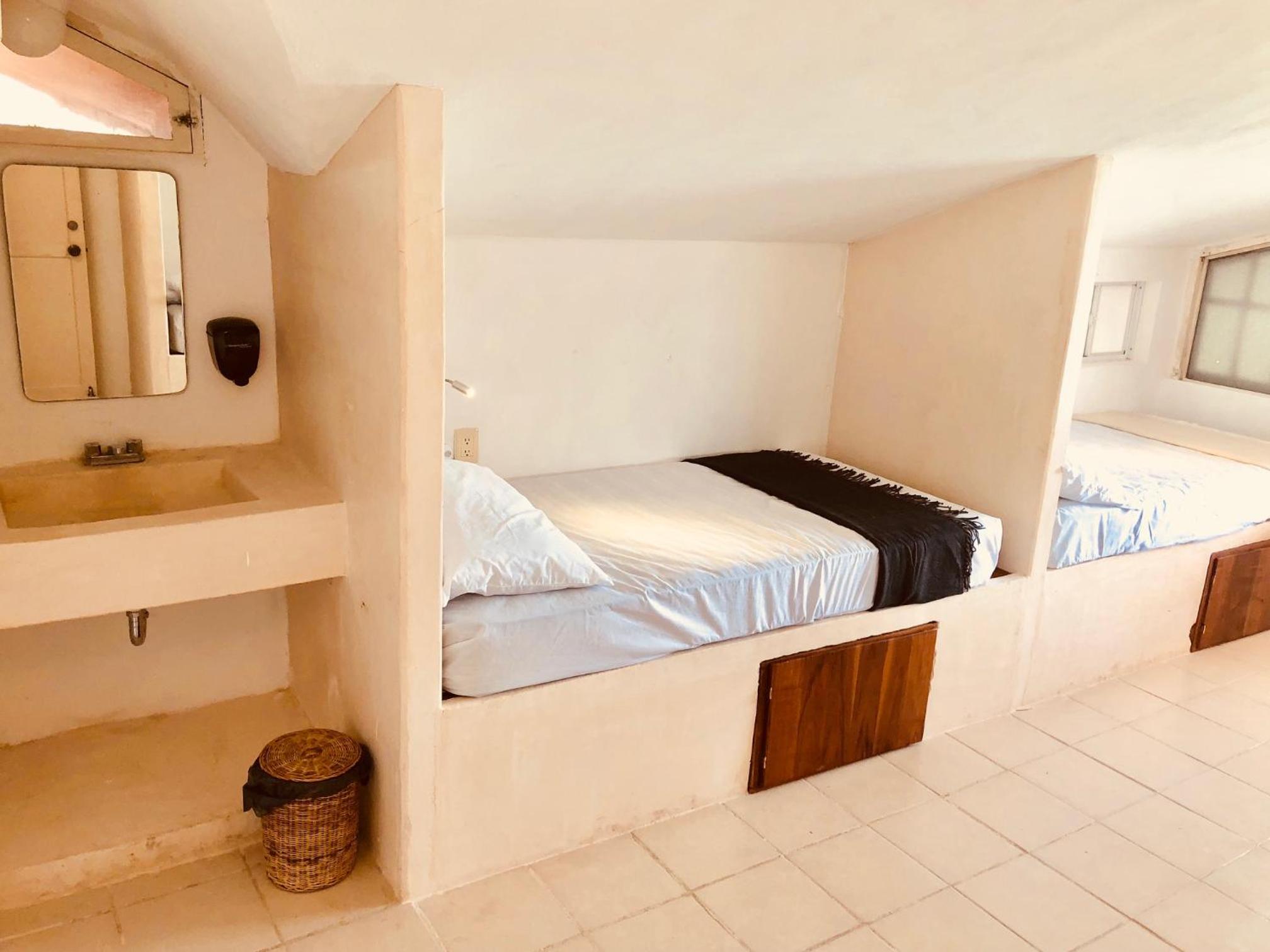 Quadruple Single Bed Room With Lake View photo 3