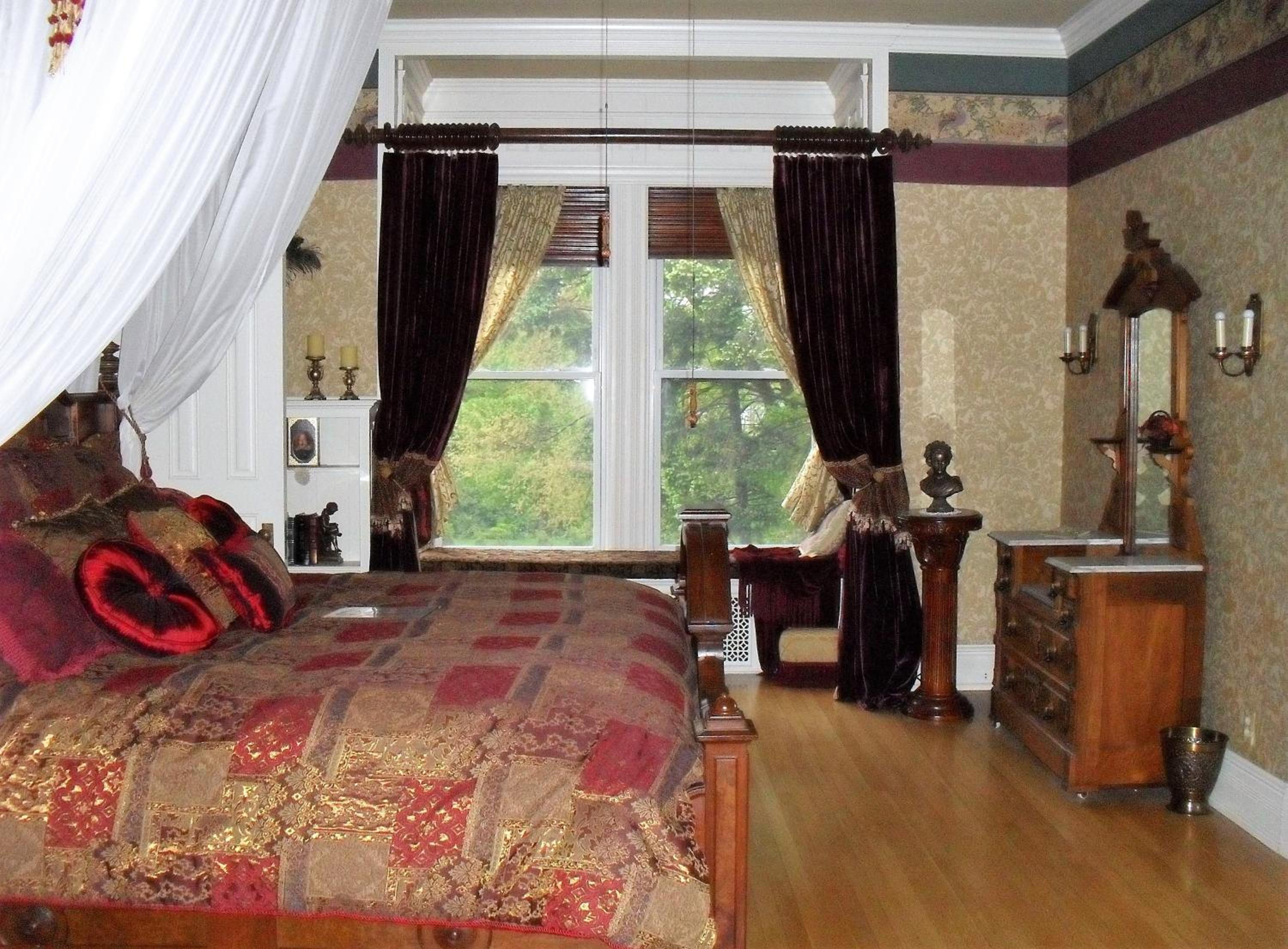 Deluxe King Room photo 2