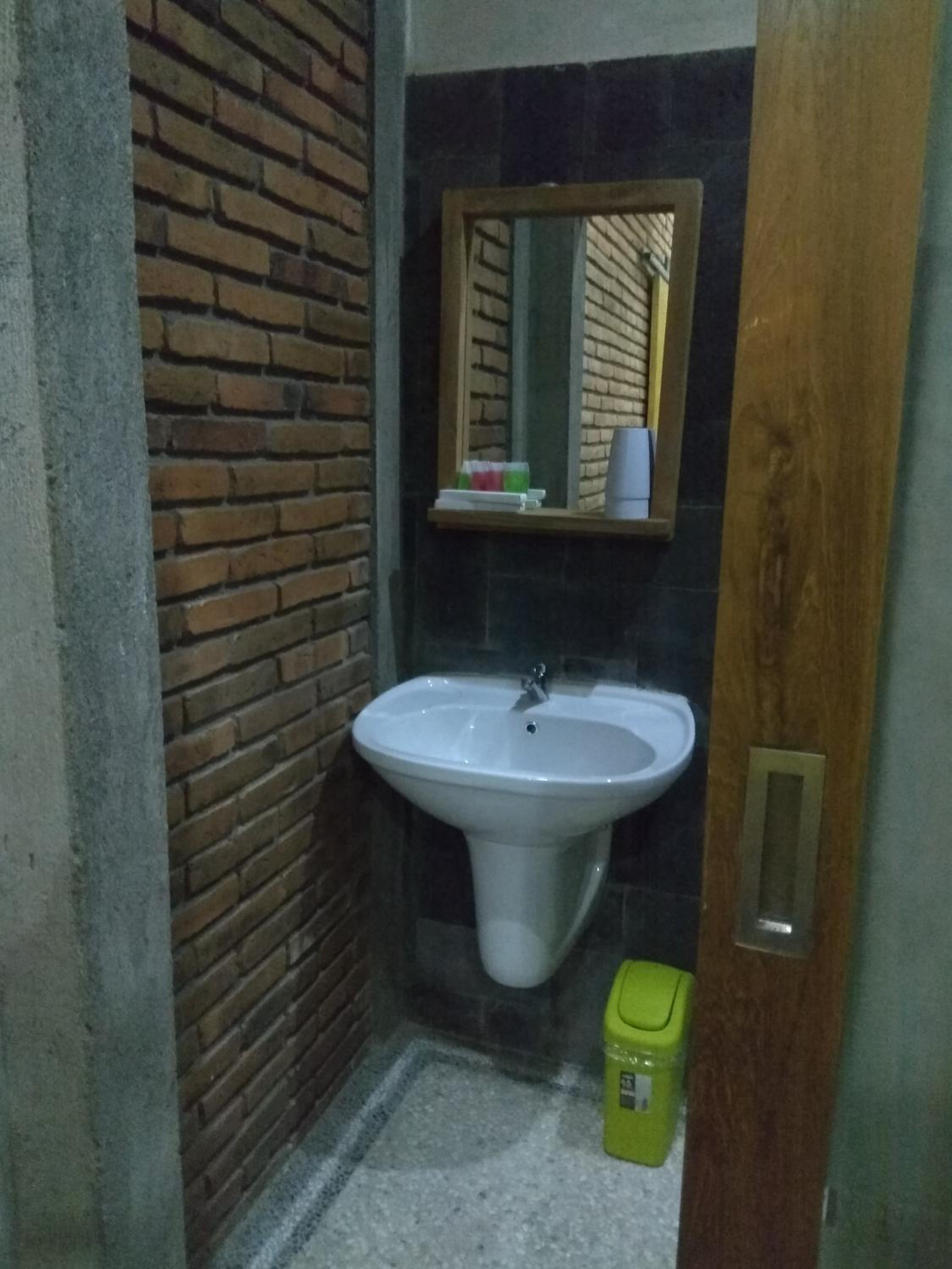 Double Room - Photo 6
