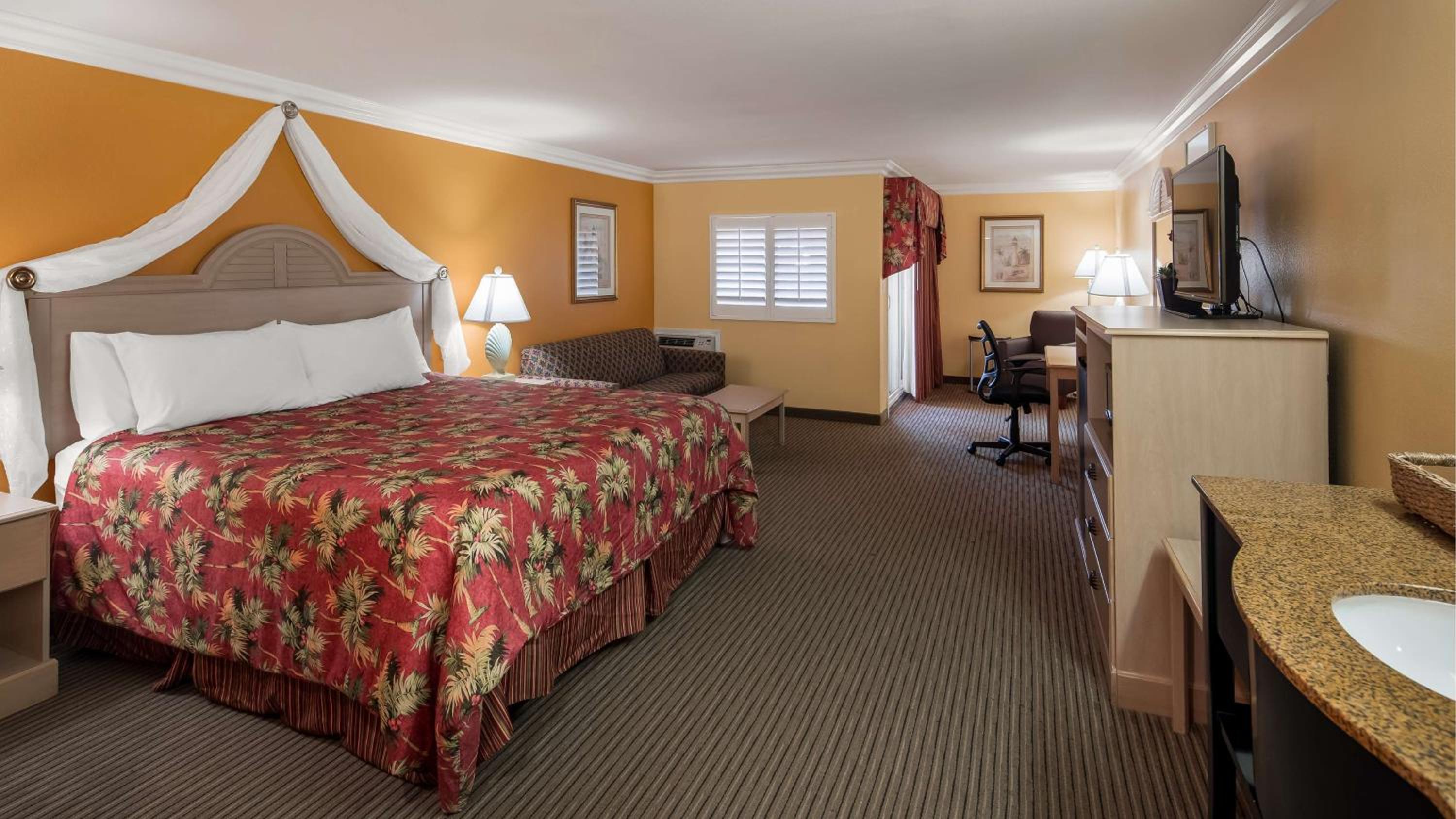 King Suite with Harbor View - Photo 1