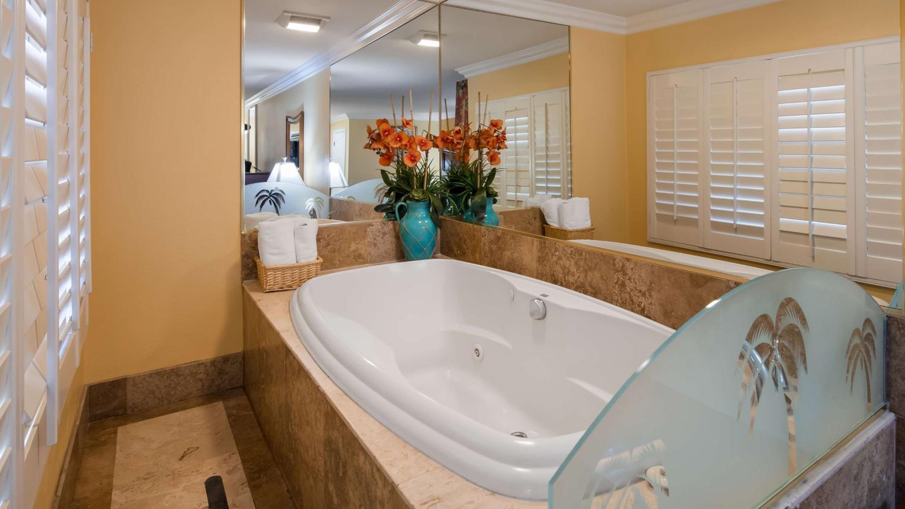 King Suite with Spa Bath - Photo 3