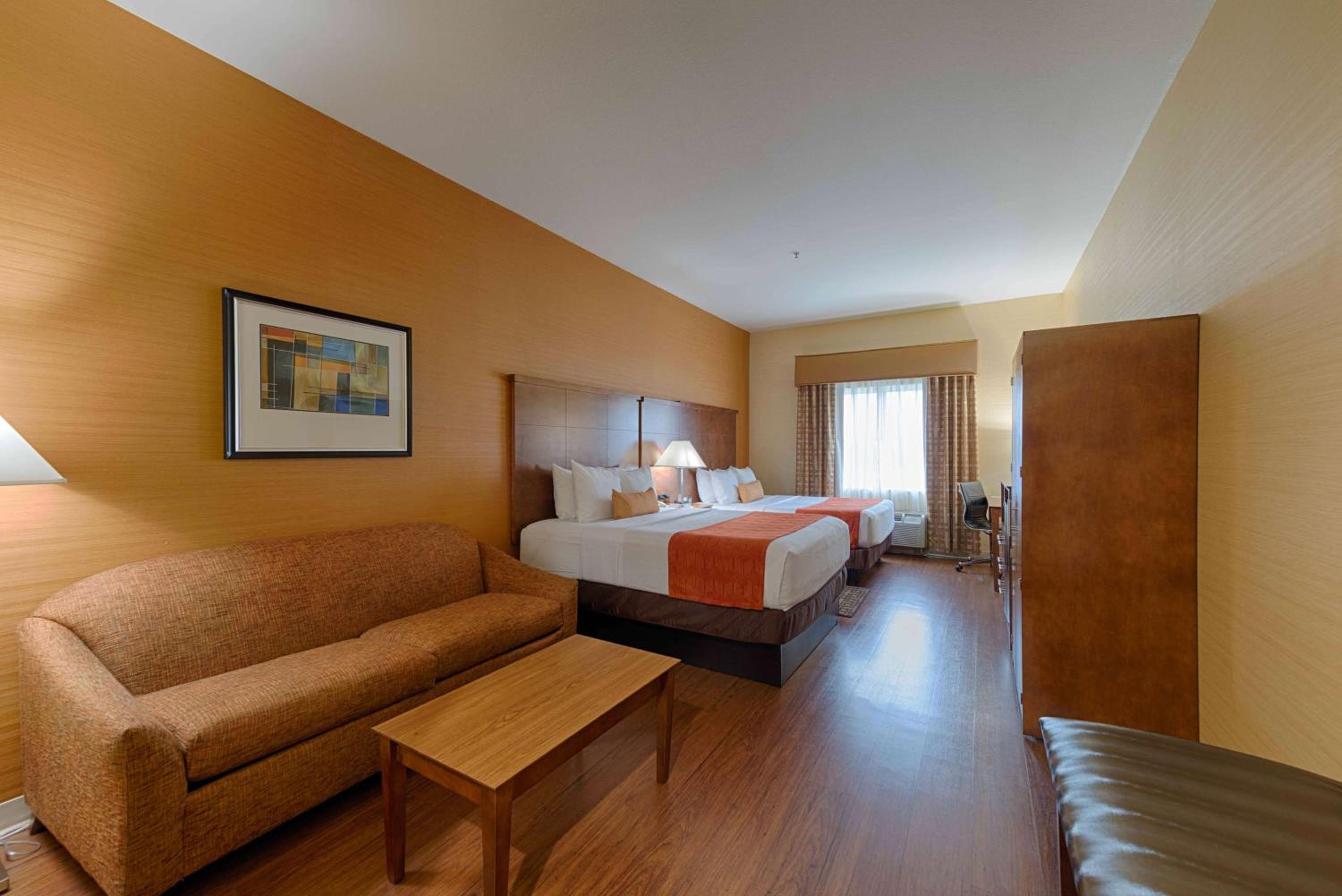 Queen Room with Two Queen Beds - Disability Access/Non-Smoking photo 3