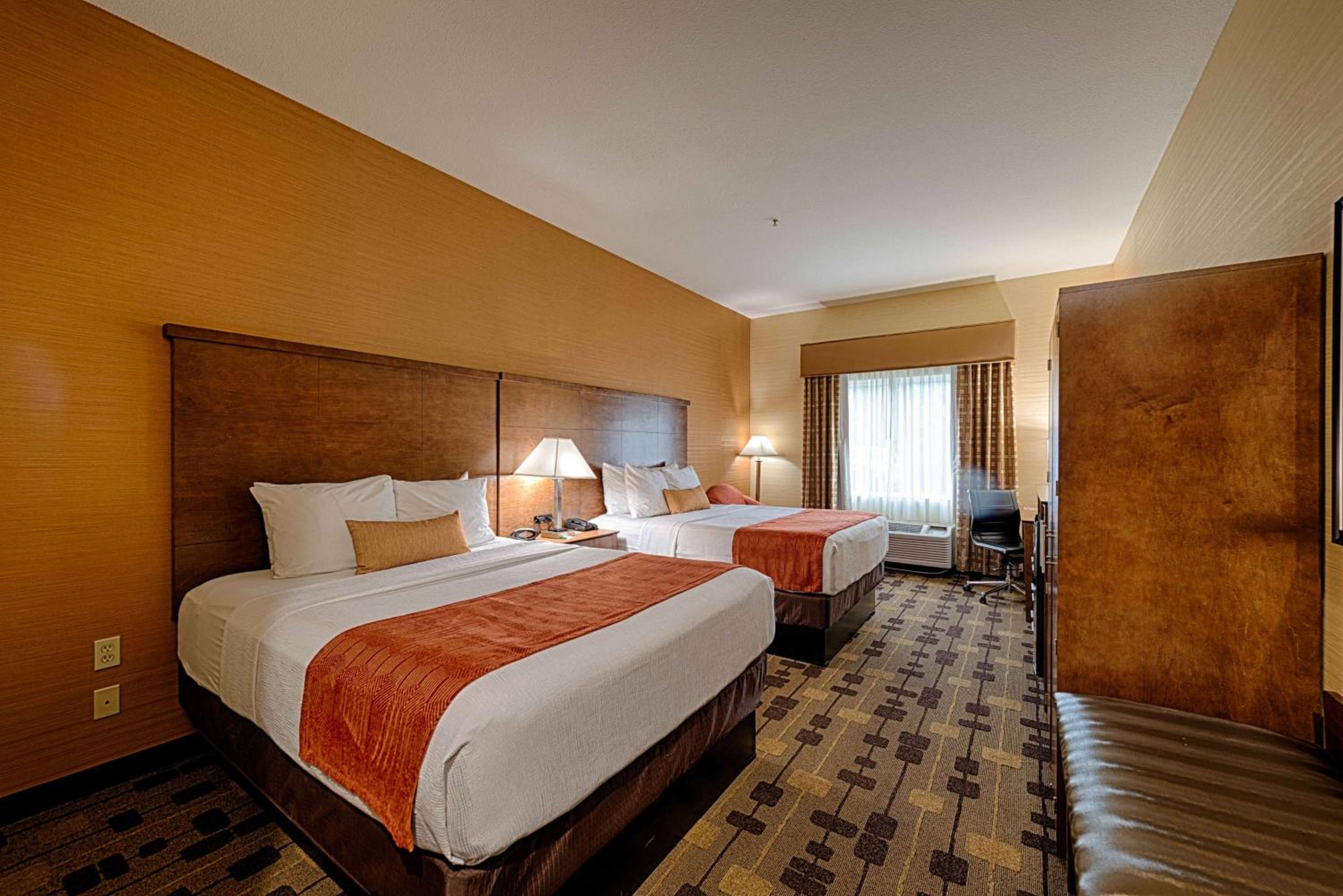 Queen Room with Two Queen Beds and Roll-In Shower - Disability Access/Non-Smoking photo 1