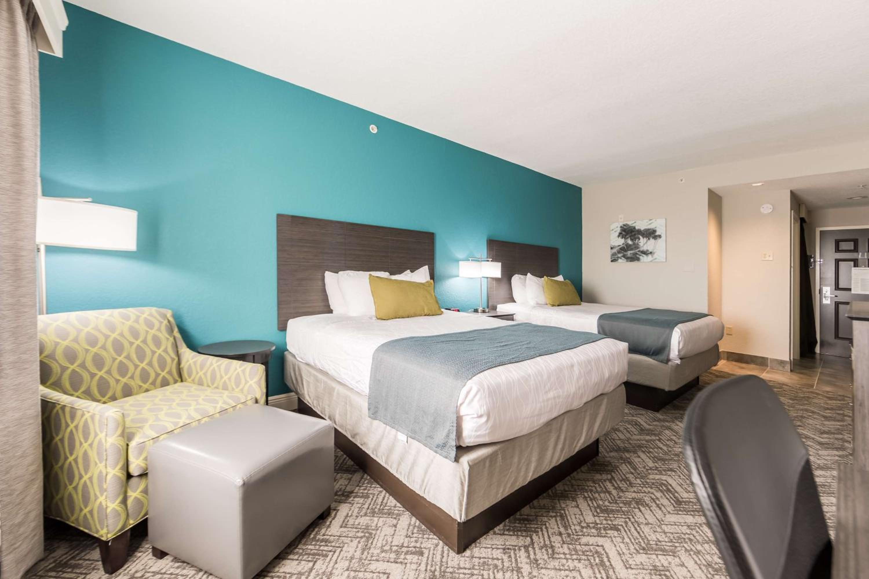 Queen Room with Two Queen Beds - Non-Smoking - Photo 1