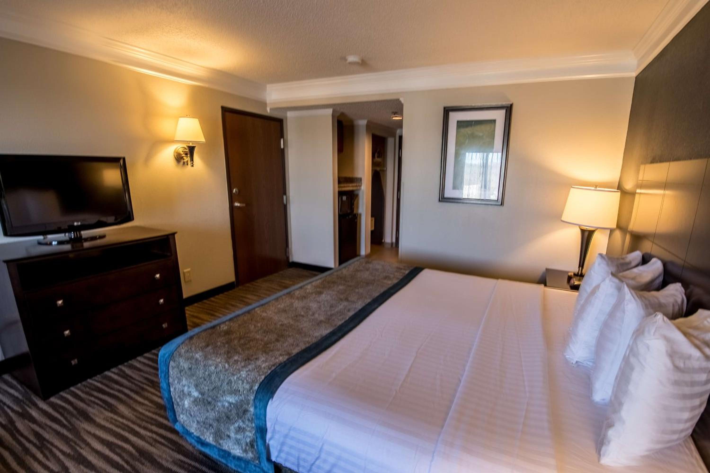 King Room - Non-Smoking - Photo 2