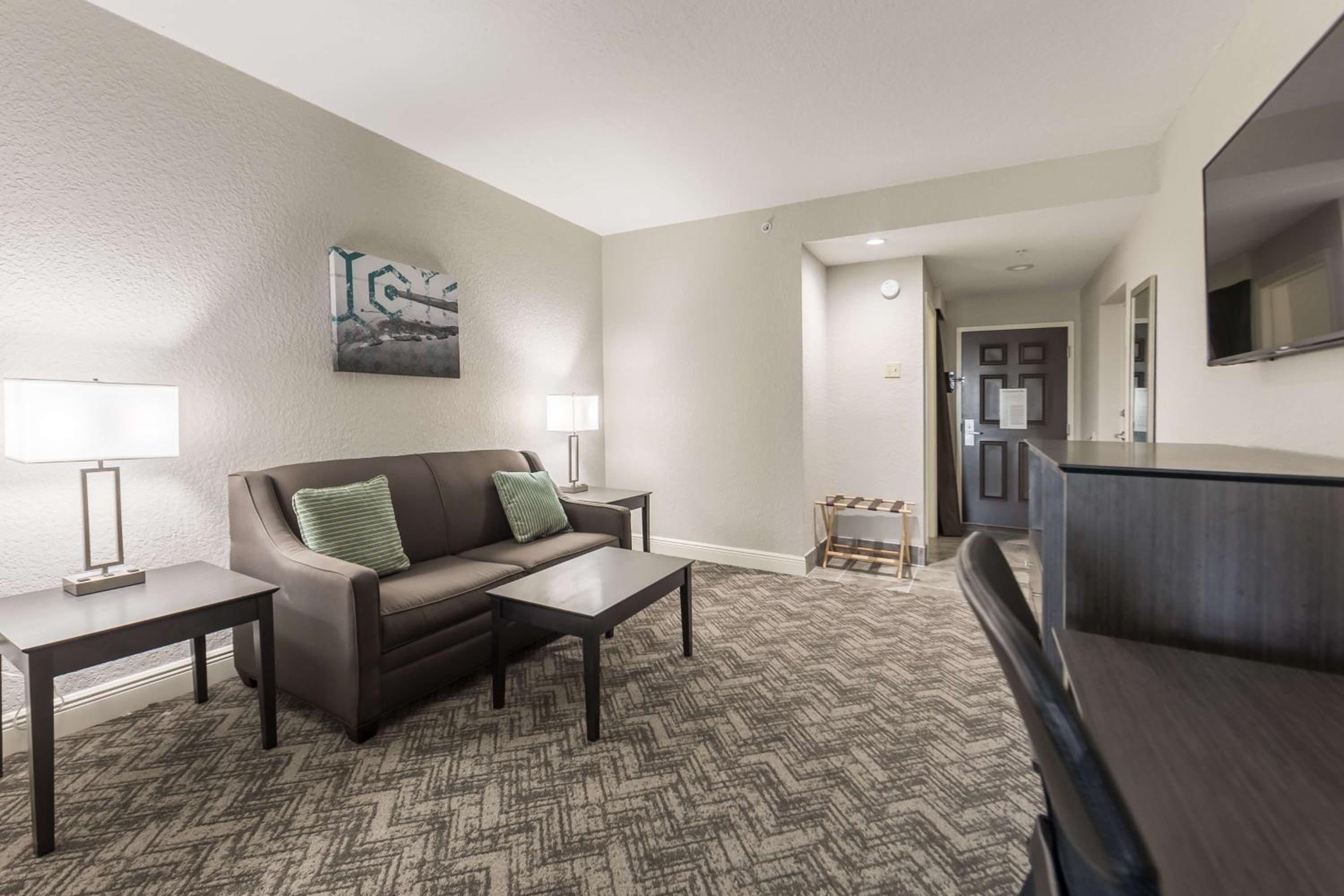 King Suite with Sofa Bed - Non-Smoking - Photo 9