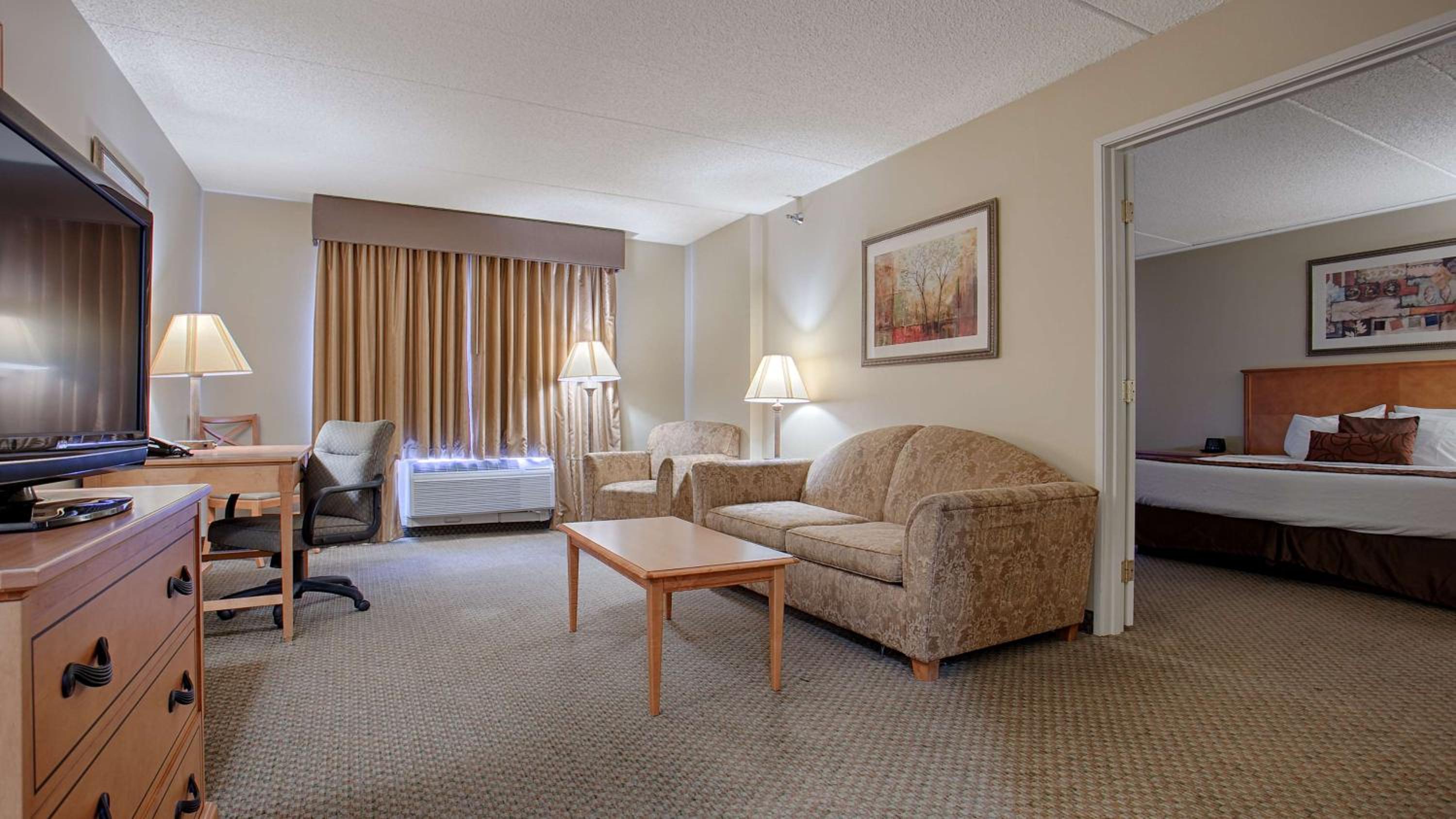 One-Bedroom King Suite - Non-Smoking - Photo 8