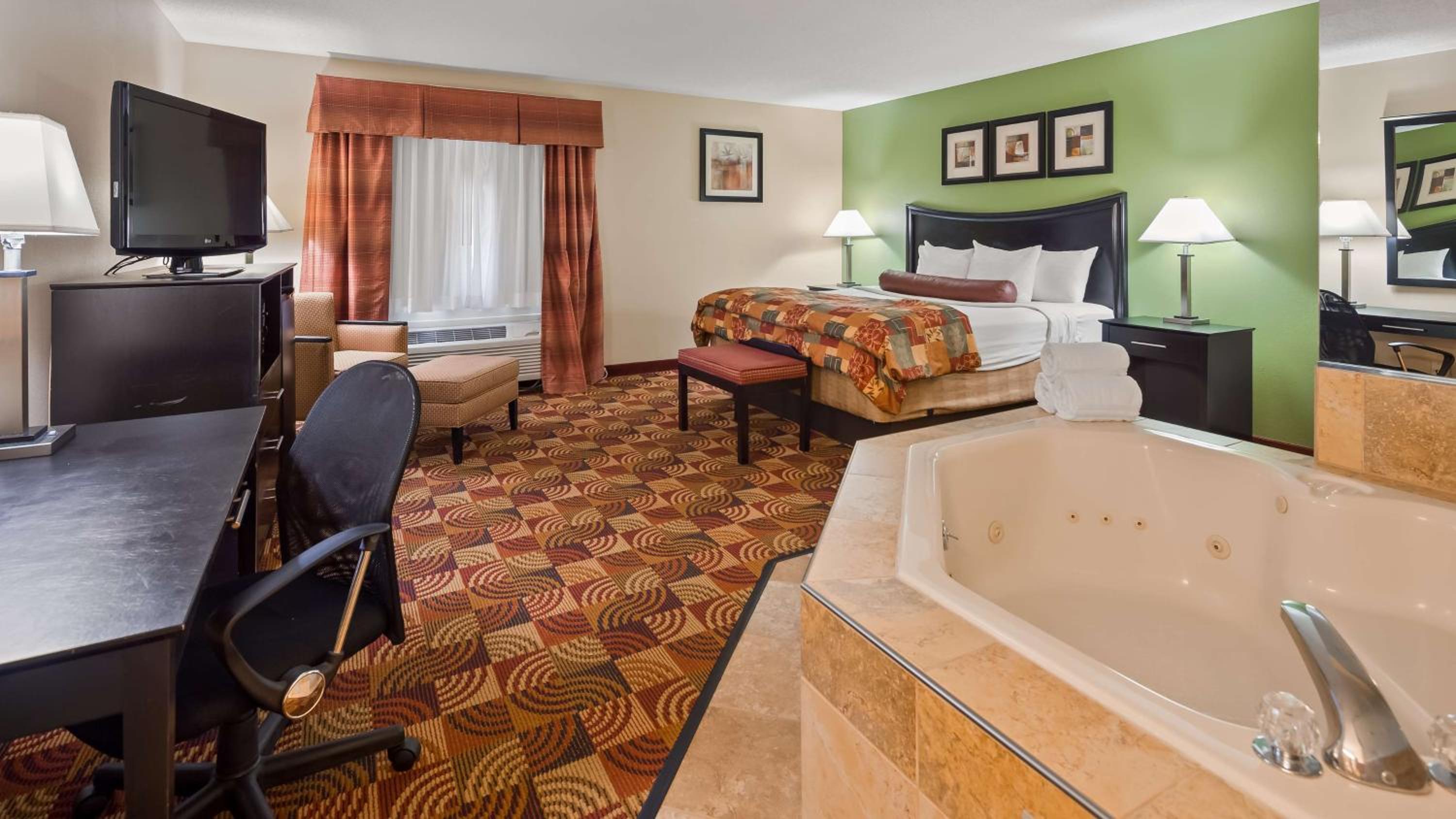 King Suite with Balcony - Non-Smoking - Photo 5