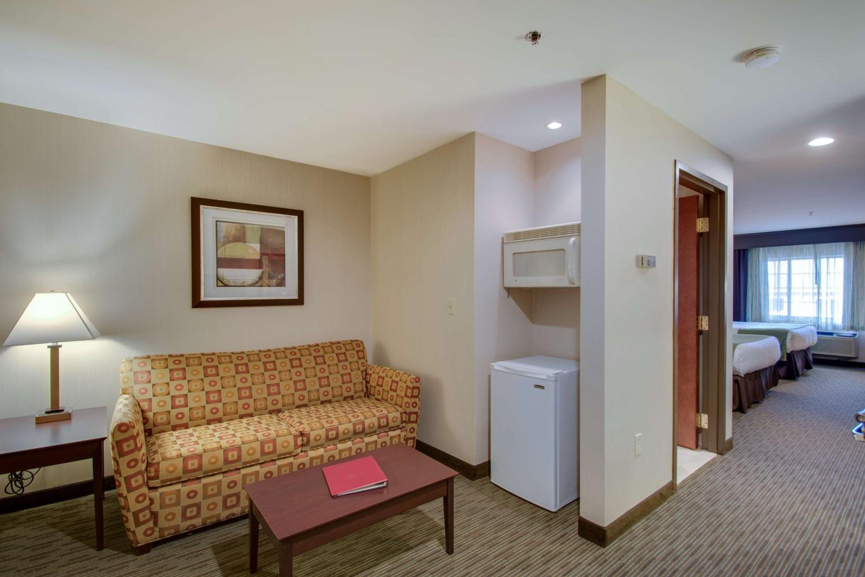 King Suite with Sofa Bed - Non-Smoking - Photo 1