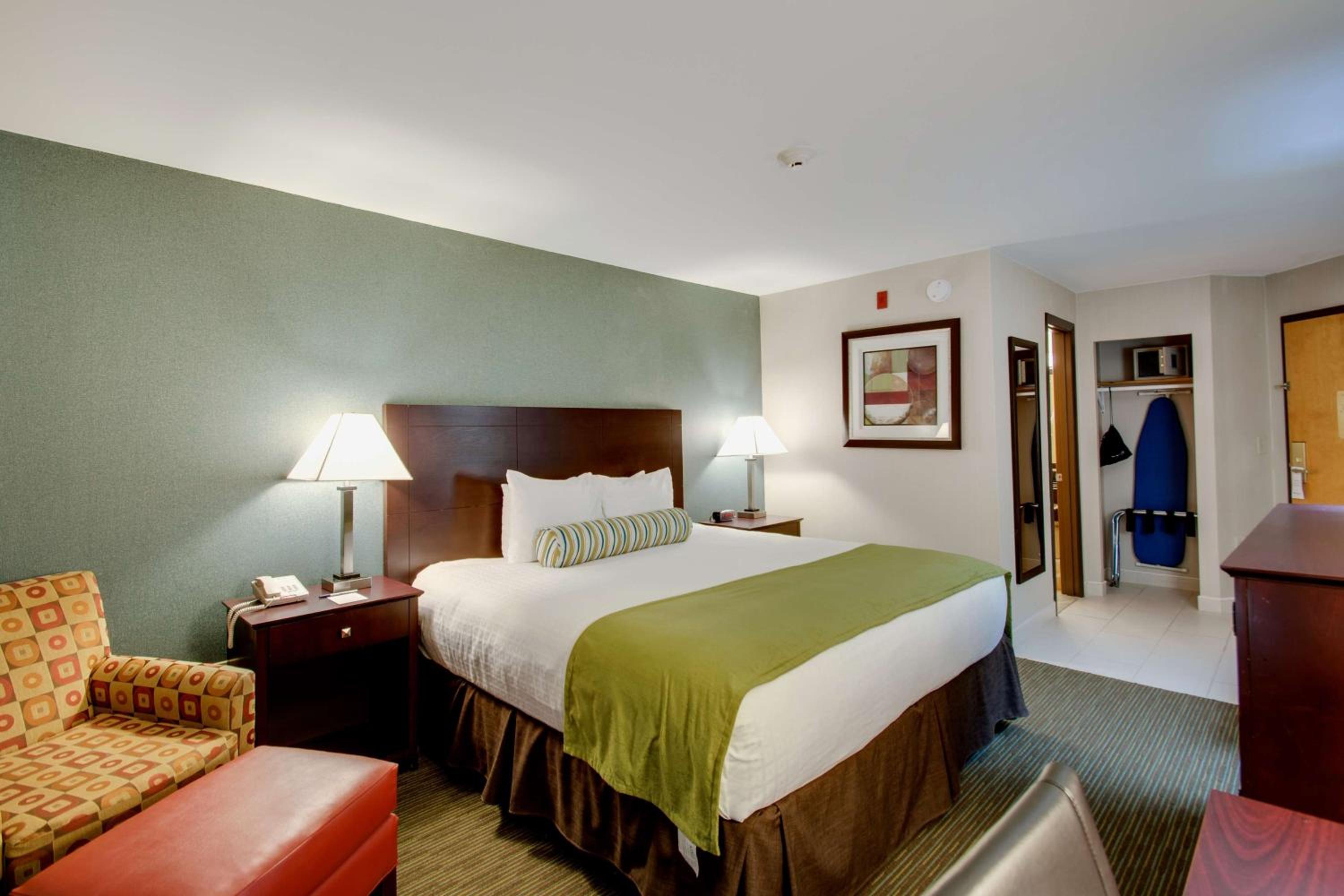 King Room - Non-Smoking - Photo 1