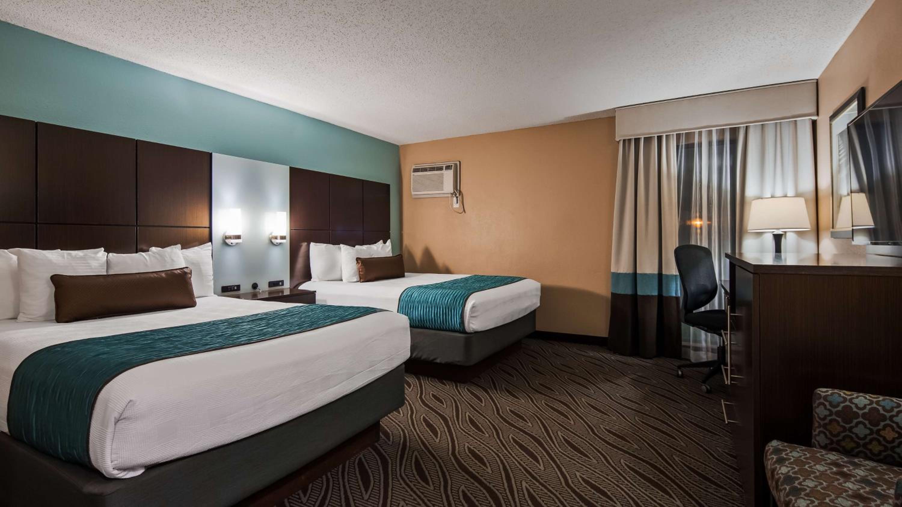 Queen Room with Two Queen Beds - Disability Access/Bath Tub photo 1