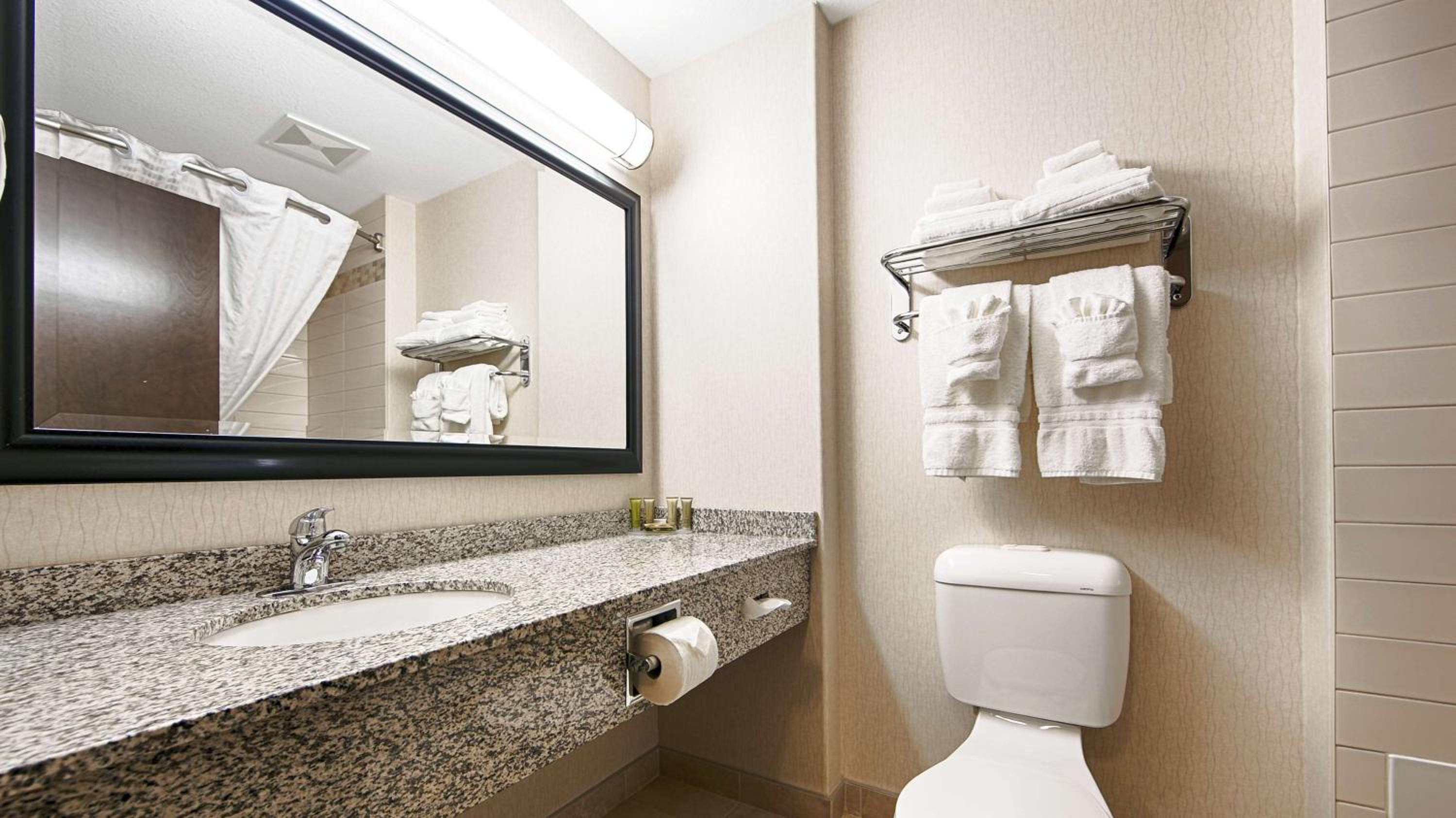 Queen Room with Two Queen Beds - Shower Only photo 2